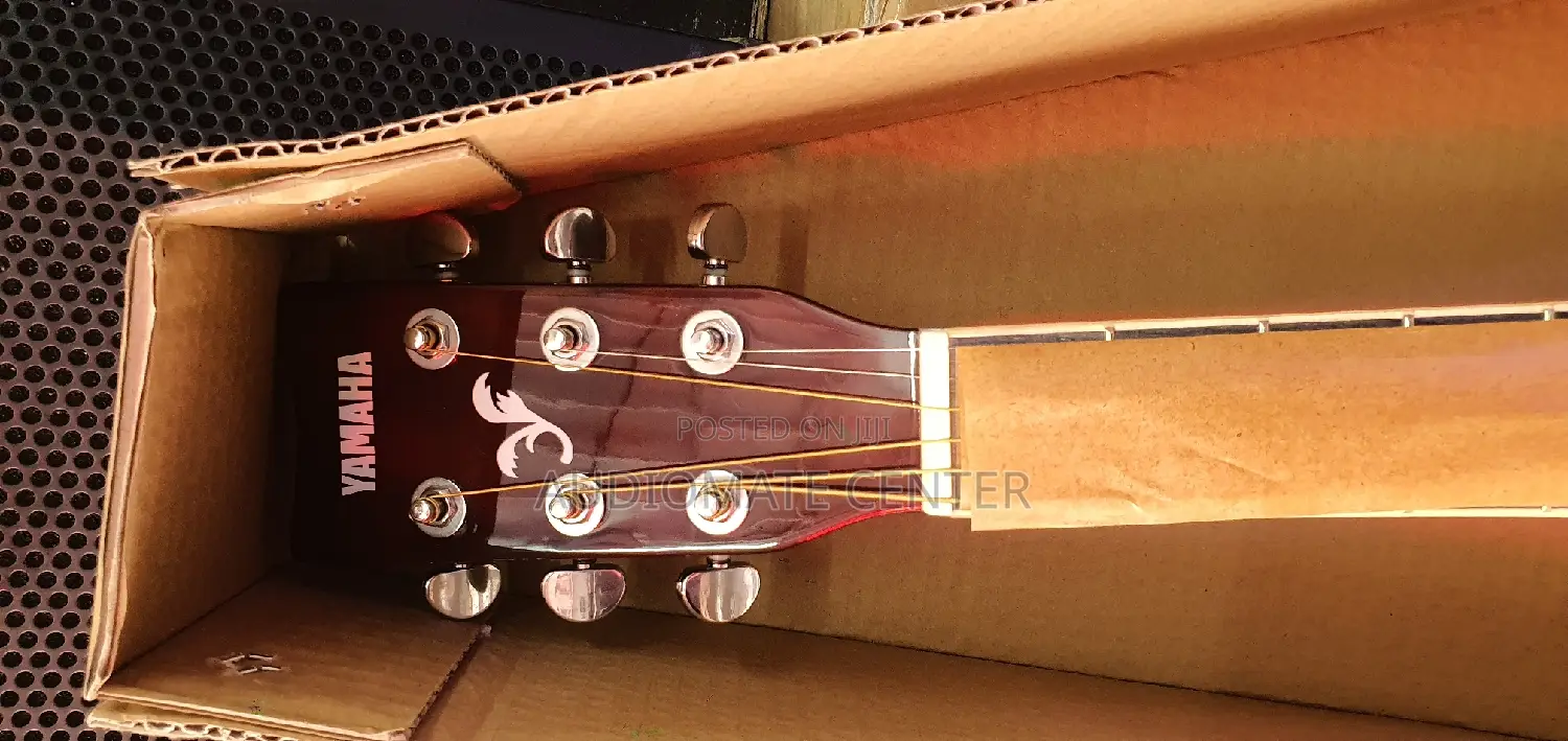 Yamaha Semi Acostic