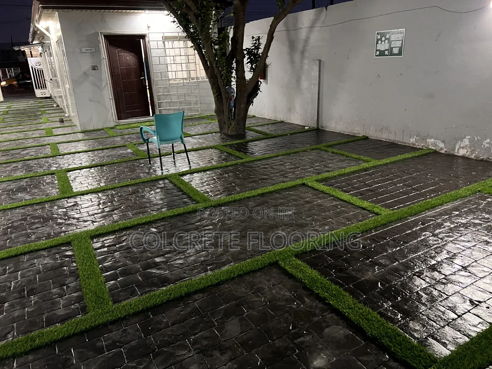 Cobbles Stamped Concrete With Astroturf