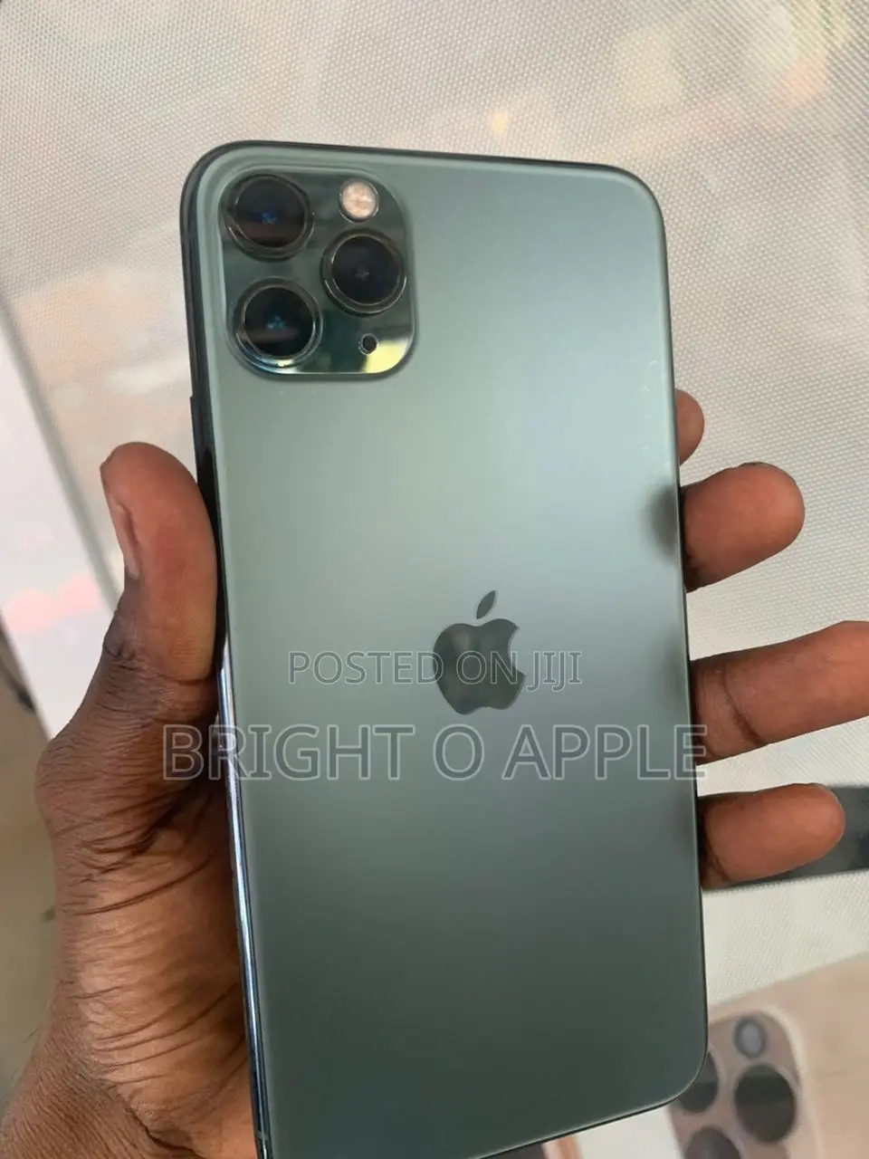 New Apple iPhone 11 Pro Max 64 GB Green