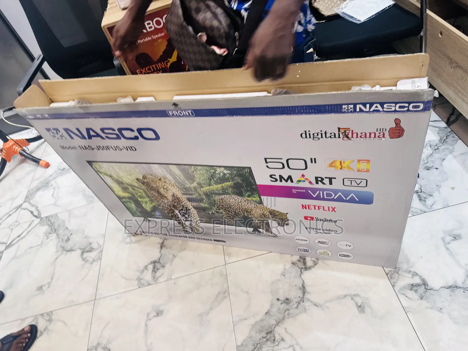 Unique Design UHD Smart Glossy Screen 50”Nasco
