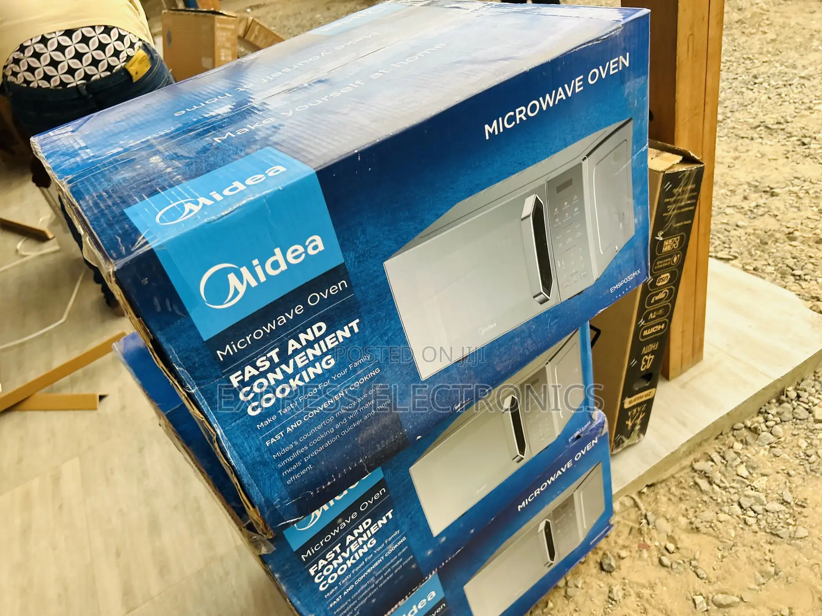 Better Deal on Midea Microwave Em9p032