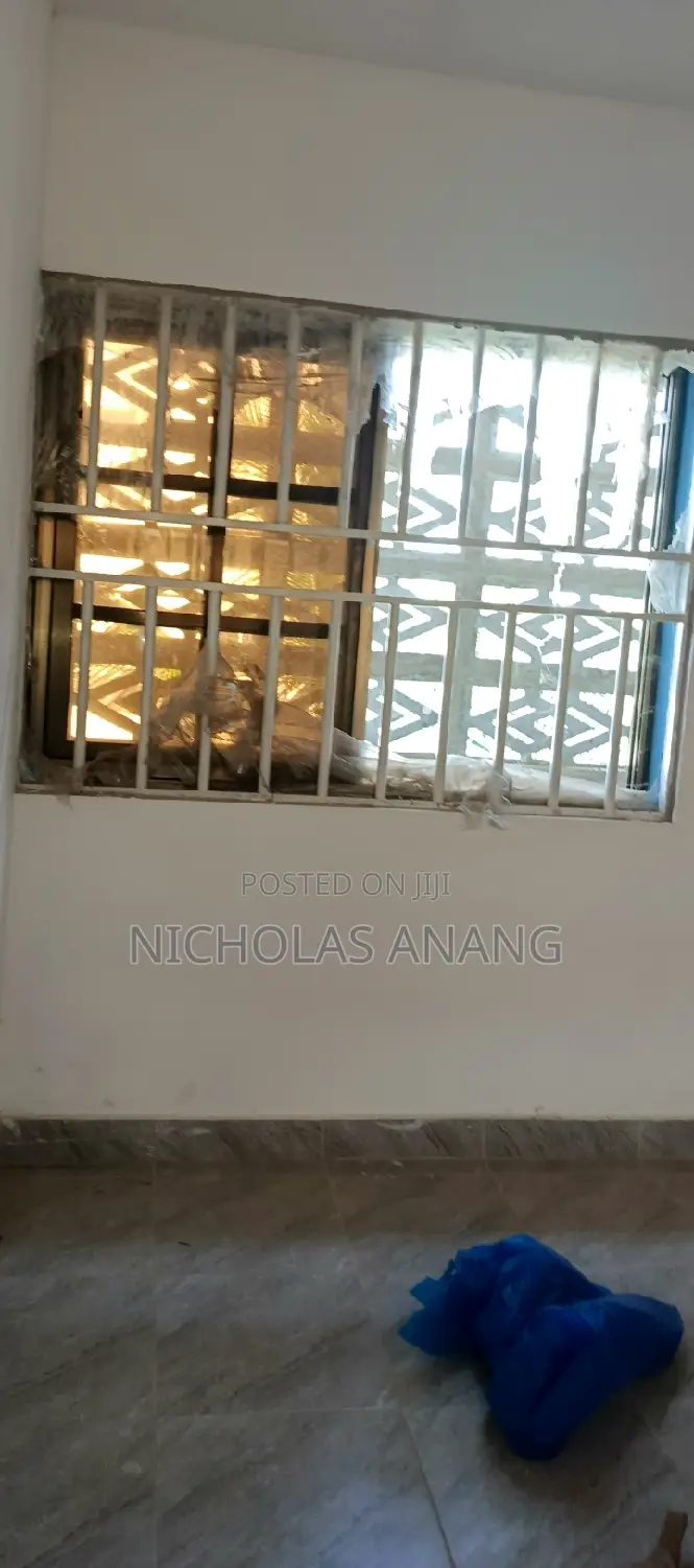 3bdrm Apartment in Dorns Properties, New Town for rent