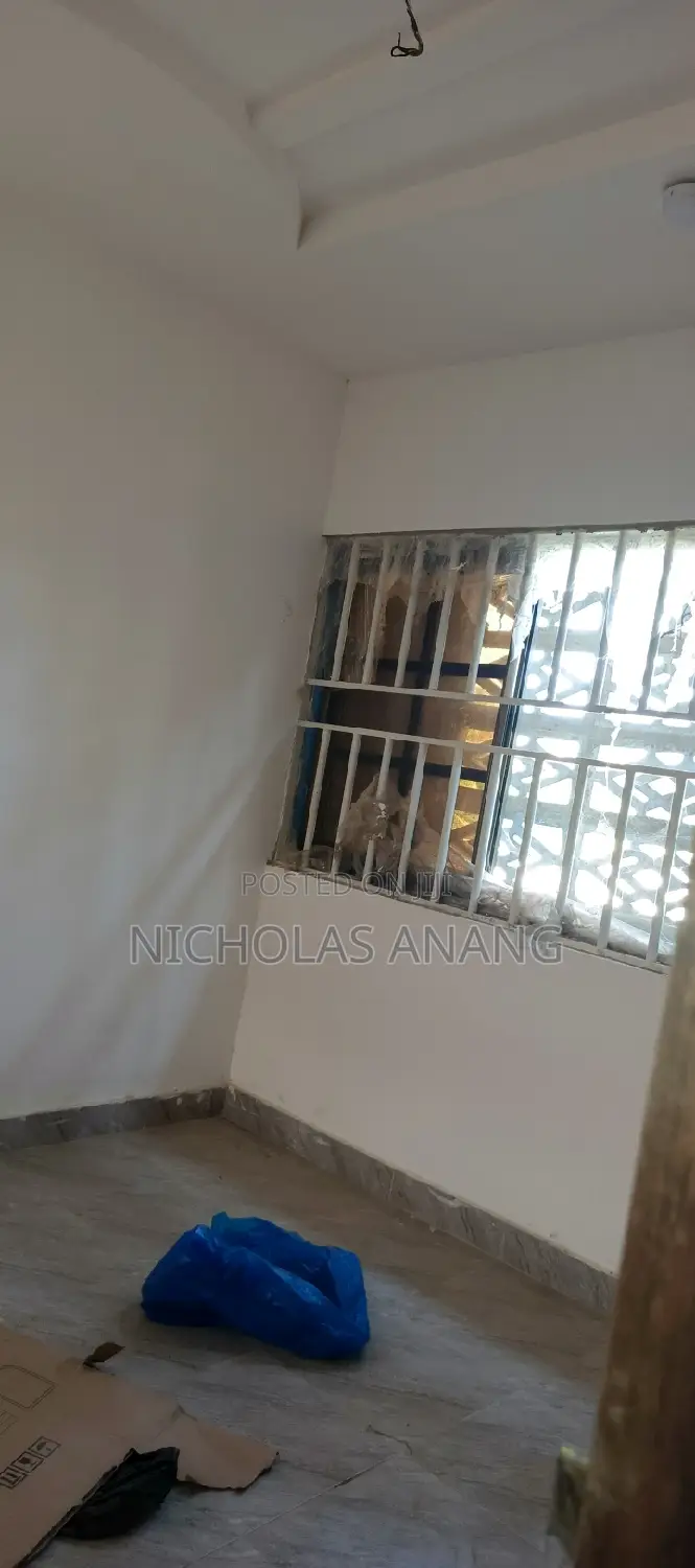 3bdrm Apartment in Dorns Properties, New Town for rent