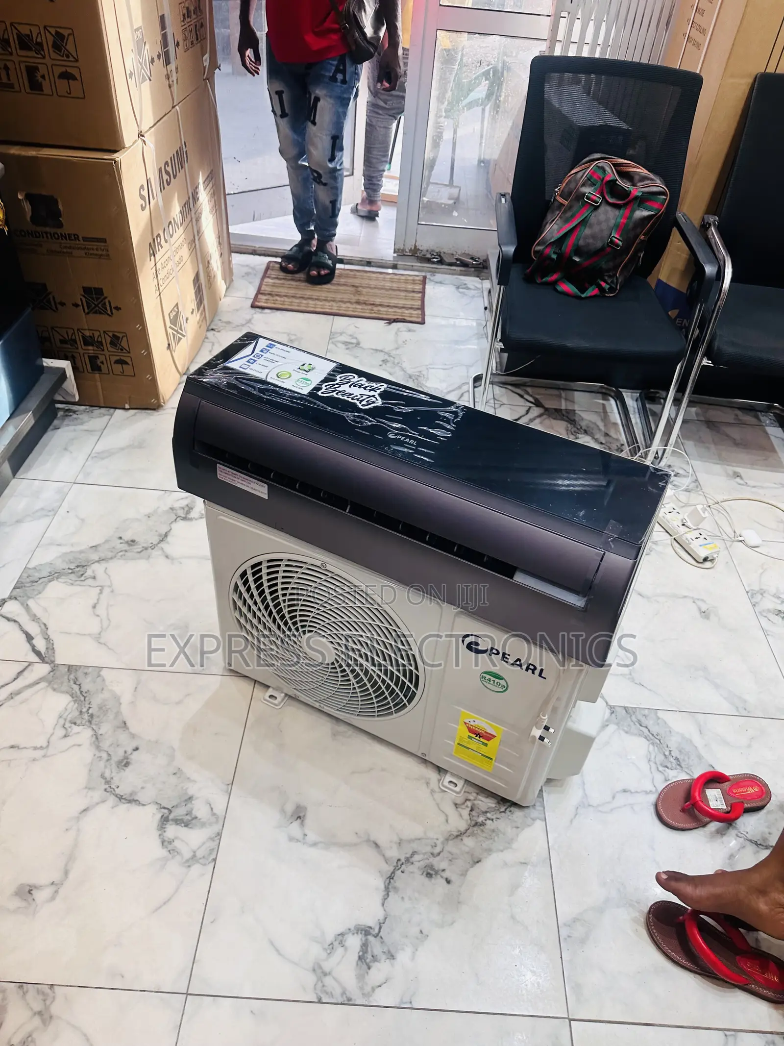 1.5hp Split Air Conditioner Pearl Black.