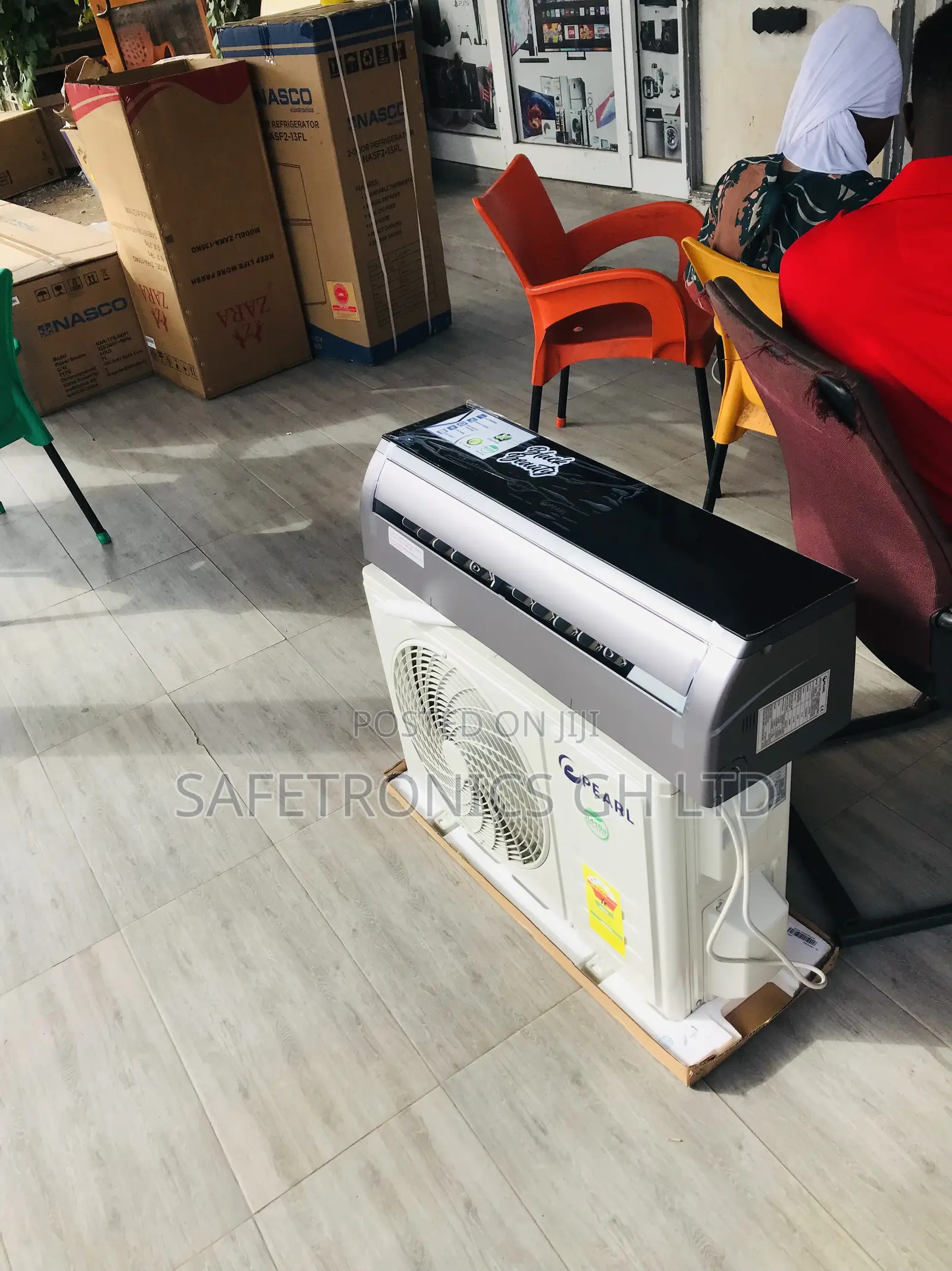 White/Black Pearl R410 Gas White 1.5hp Airconditioner