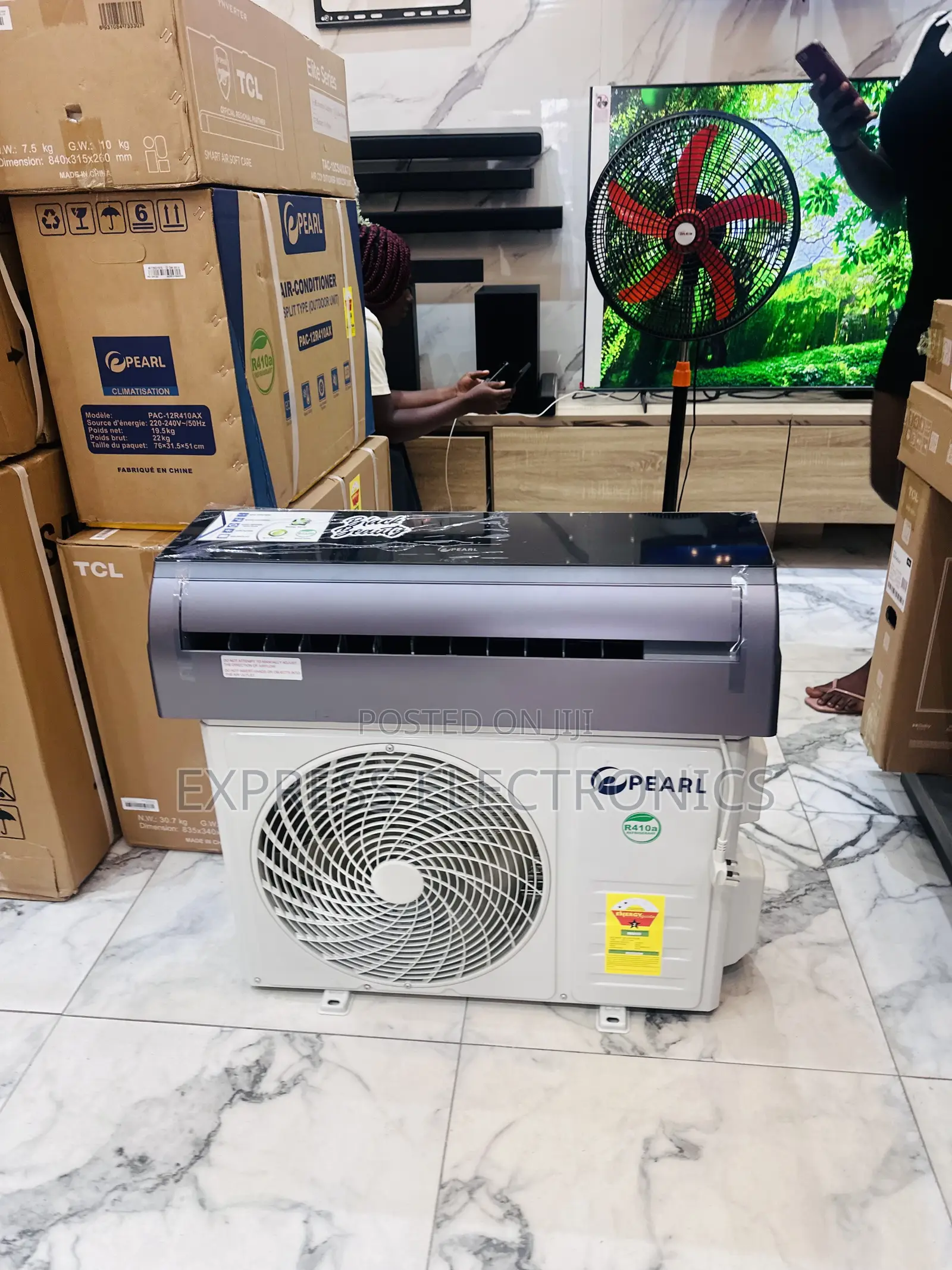 Auto Defrosting Split R410 Gas Pearl 1.5hp Black.