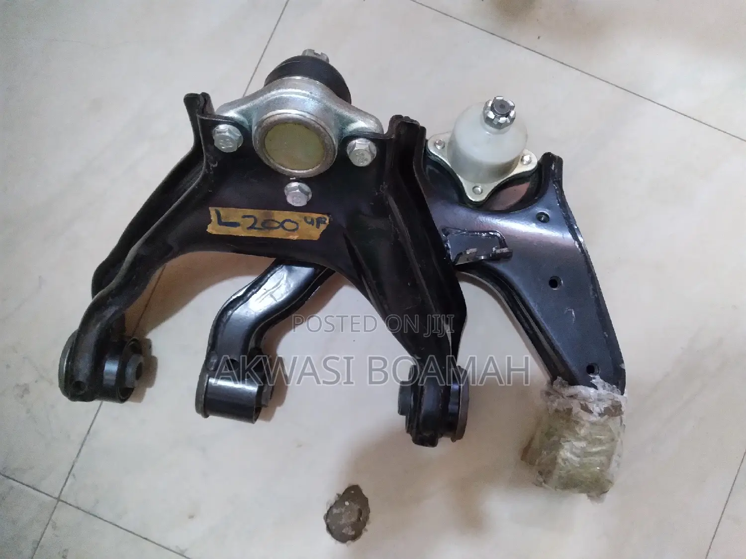 Mitsubishi Pajero Sports, Montero Upper Arm, L200