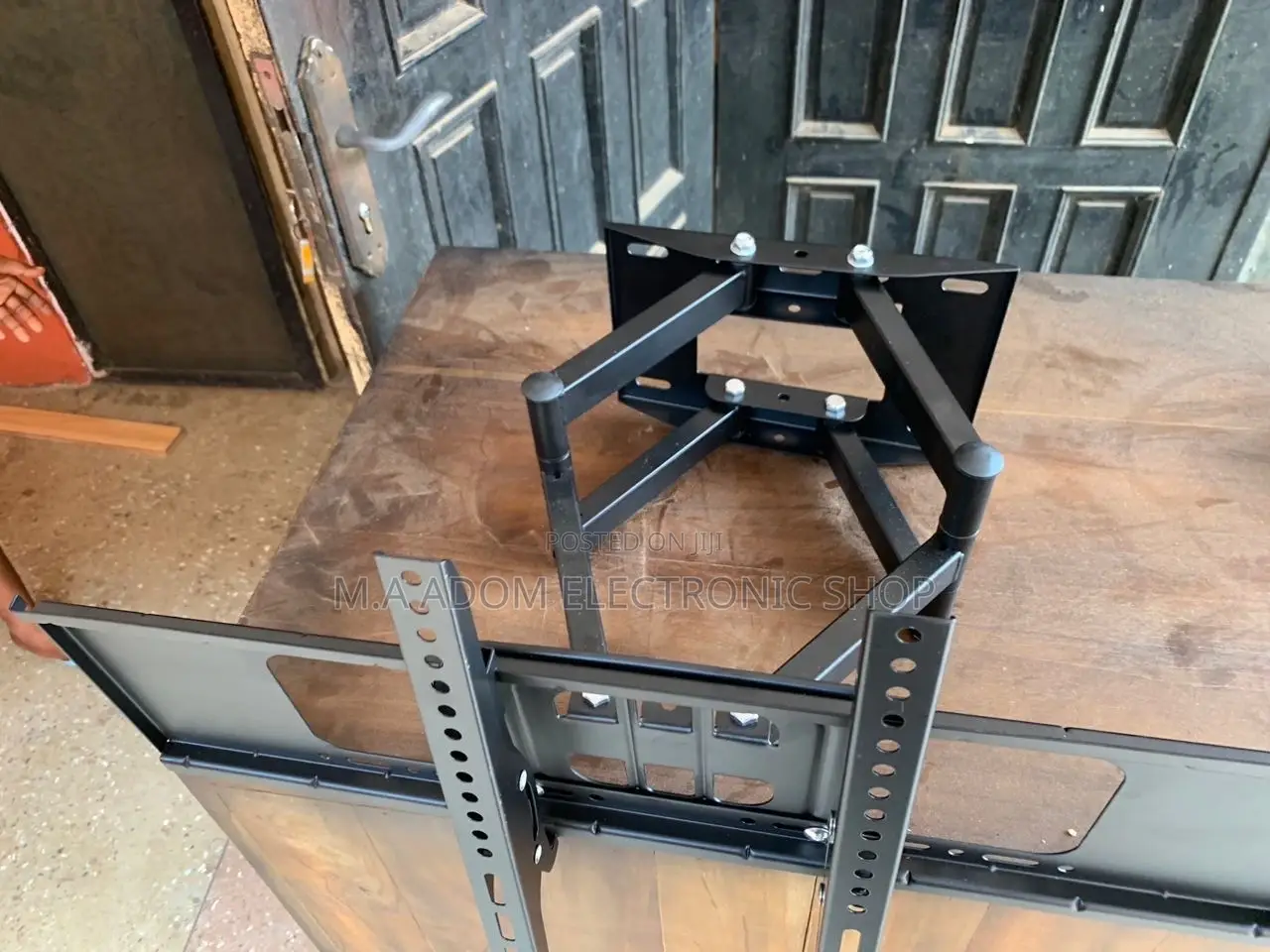 Buy Affordable Adjustable Wall Mount for Tv Between 42”-80”.