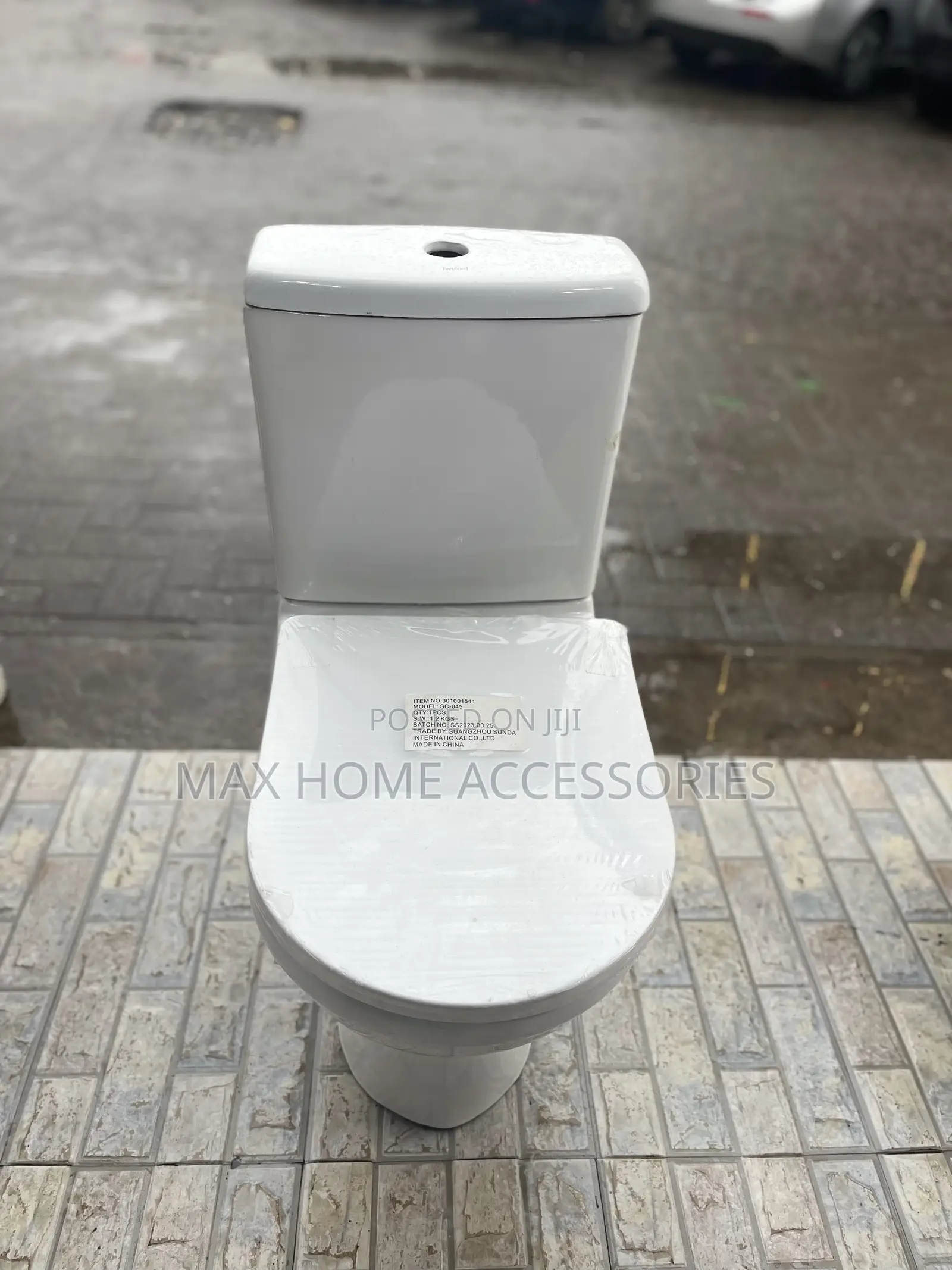 Water Closet (Slim Cistern)