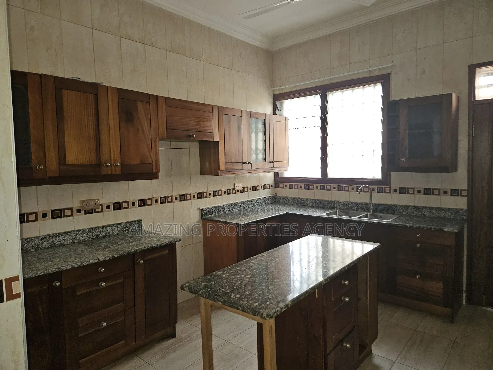 4bdrm House in Spintex Batsonaa for rent