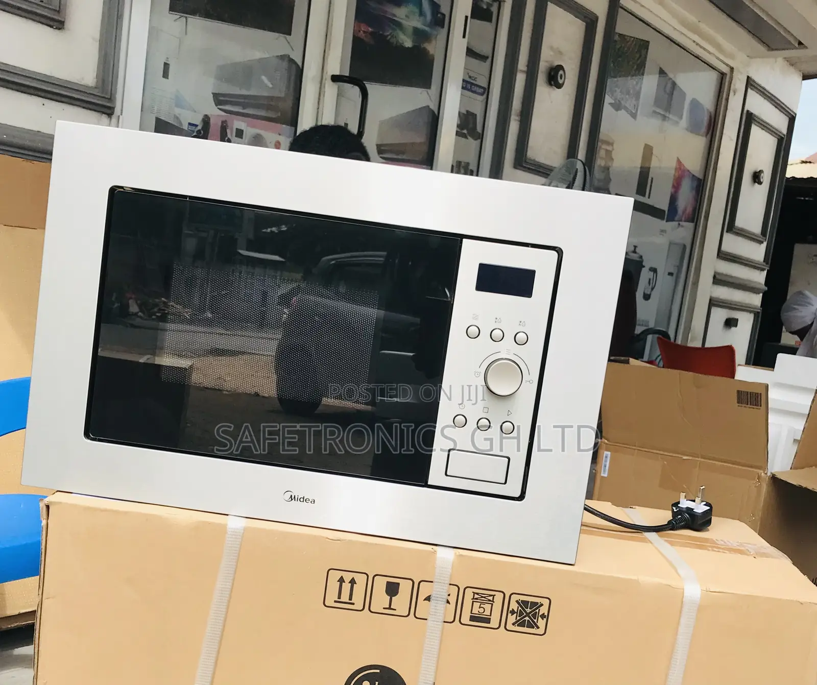 Reliable Midea 17 Liters AM717BS7 Built-in Microwave