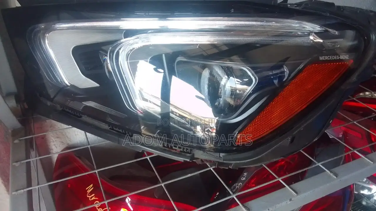 Mercedes Benz GLE350 Taillight