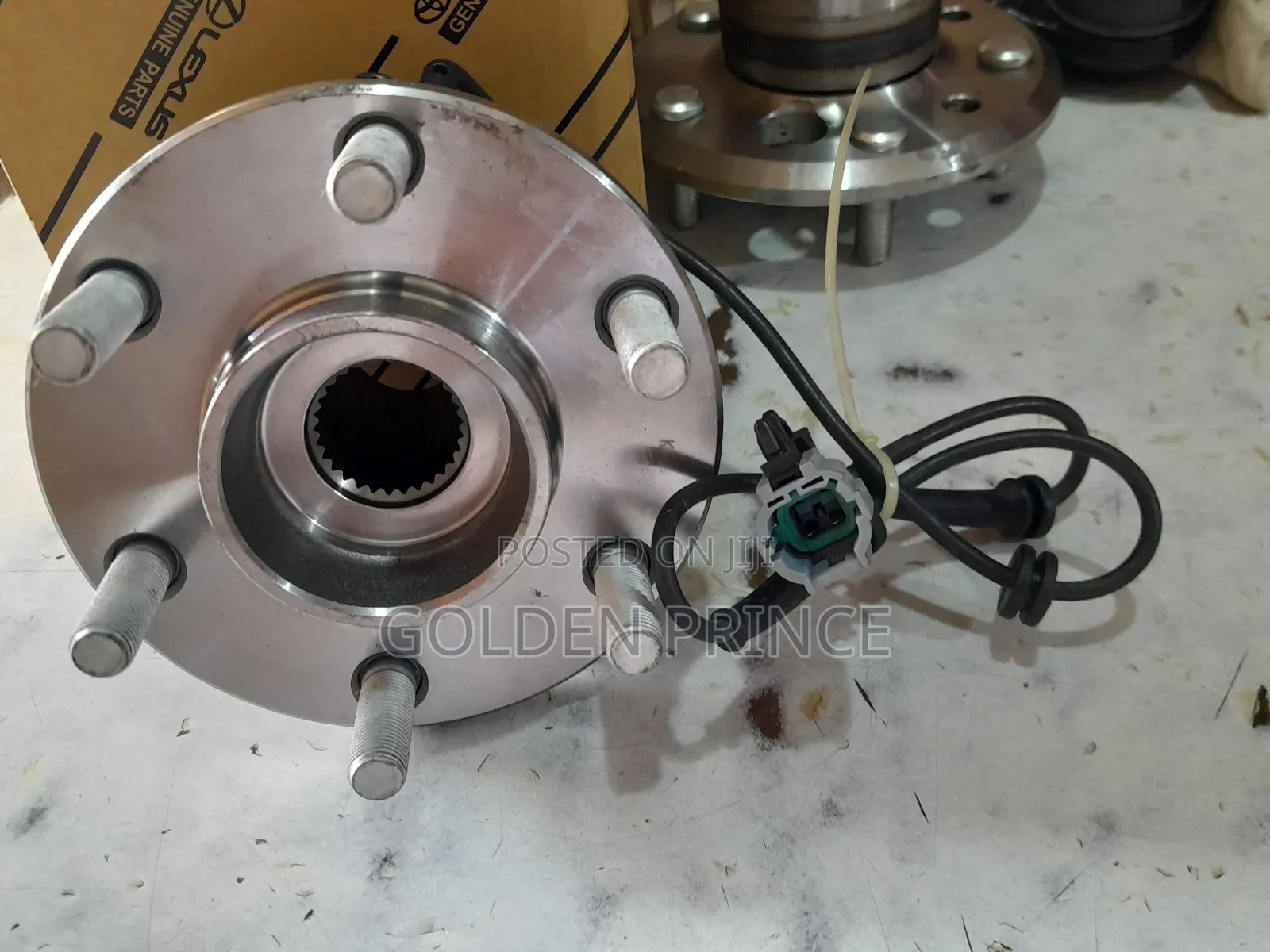 Pathfinder/Navara 05 Front Hub With Sensor(4x4)