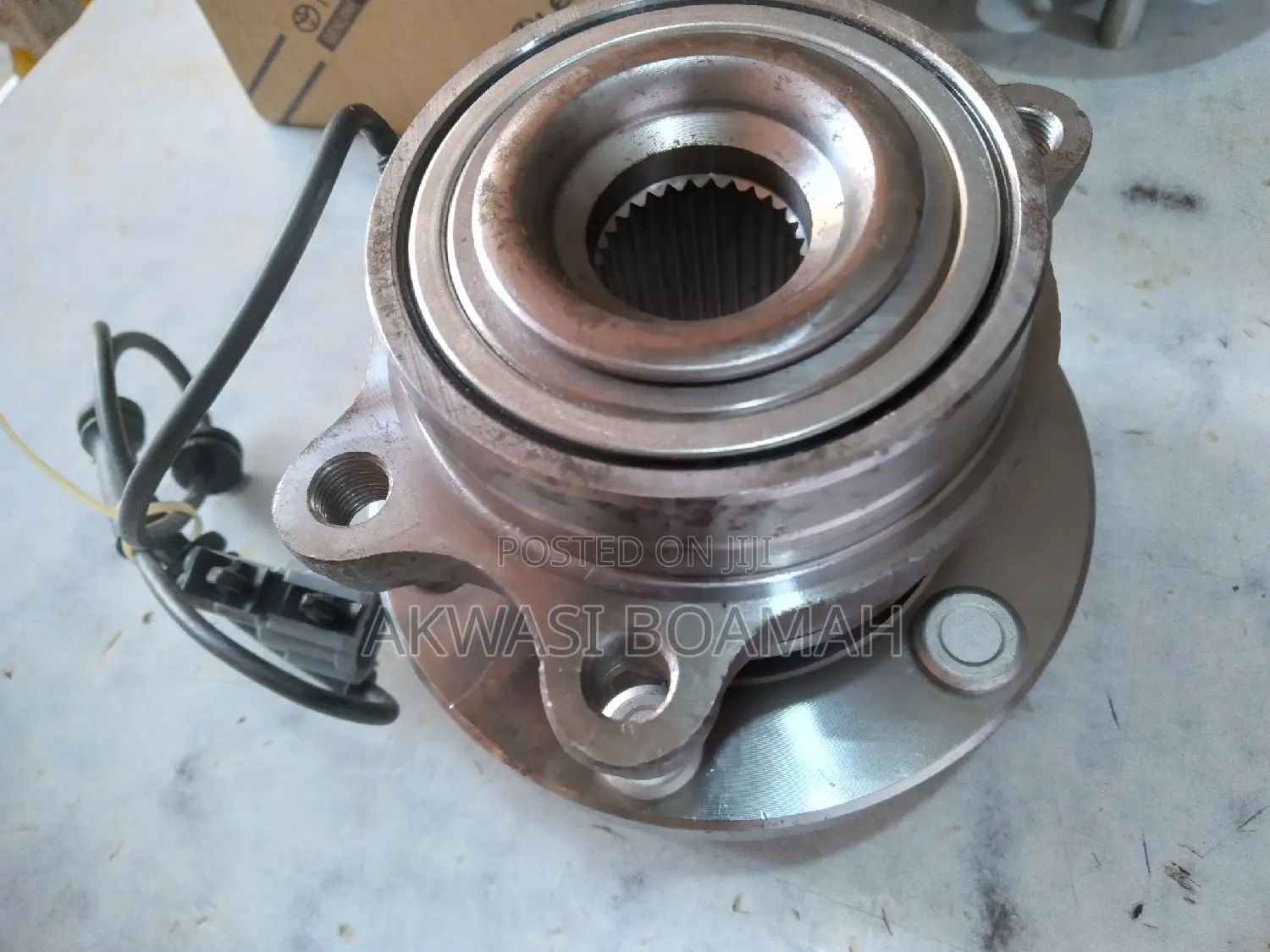 Navarra, Pathfinder 2006 Wheel Hub Front and Back