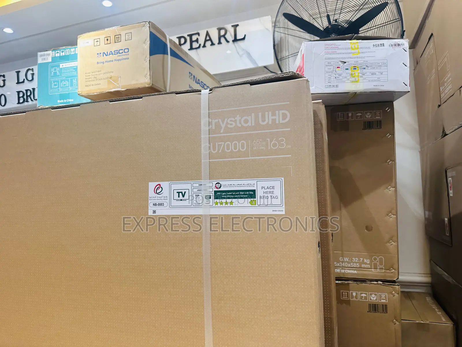 Ultra Thin UHD Smart 65”Cu8000 Samsung Television