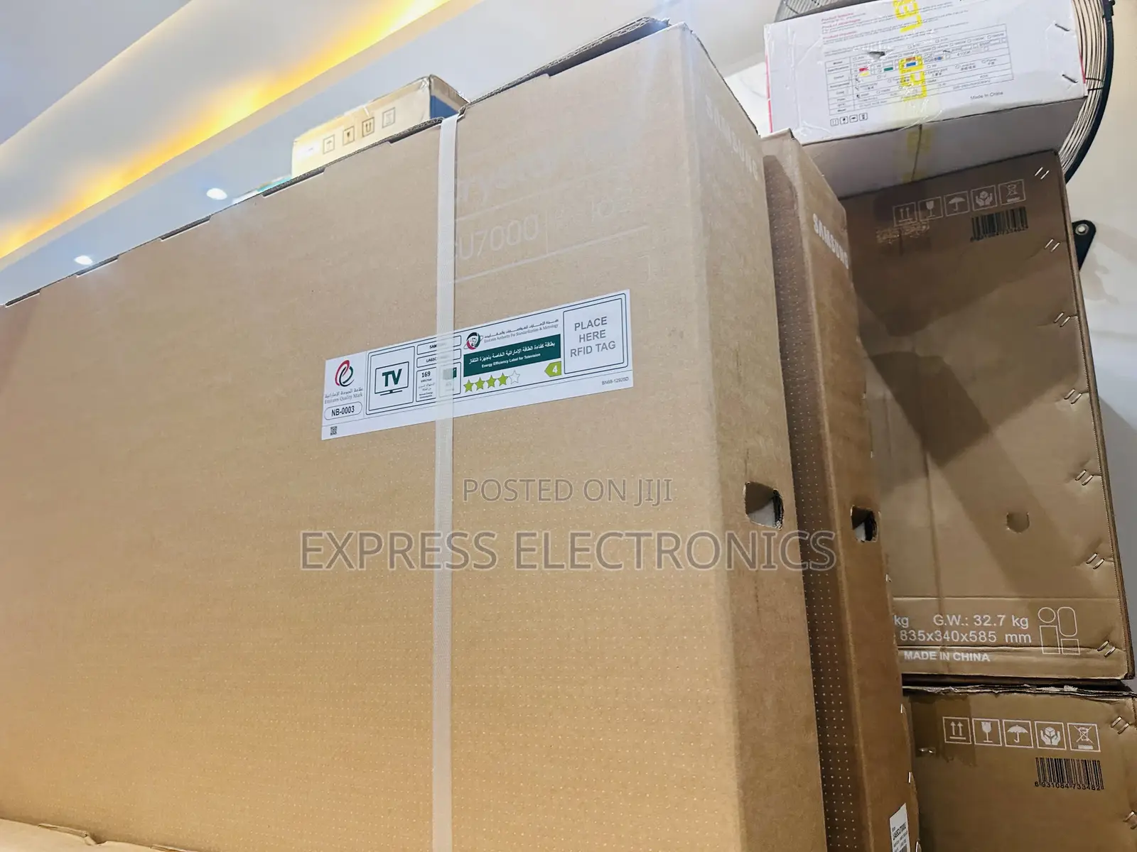Ultra Thin UHD Smart 65”Cu8000 Samsung Television