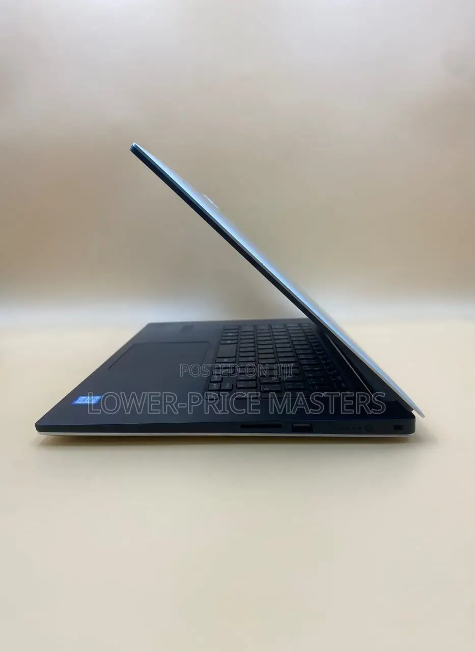 New Laptop Dell Precision 5530 16GB Intel Core I7 SSD 256GB