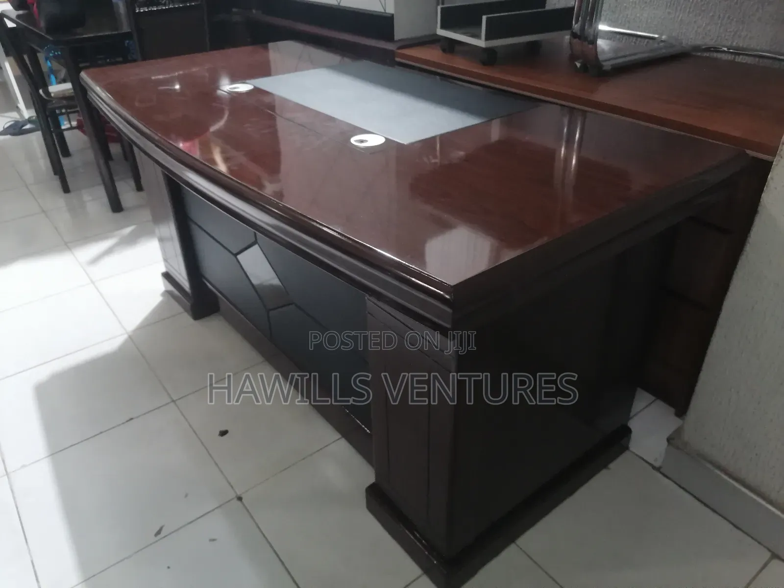 Office Executive Table With Leather Design