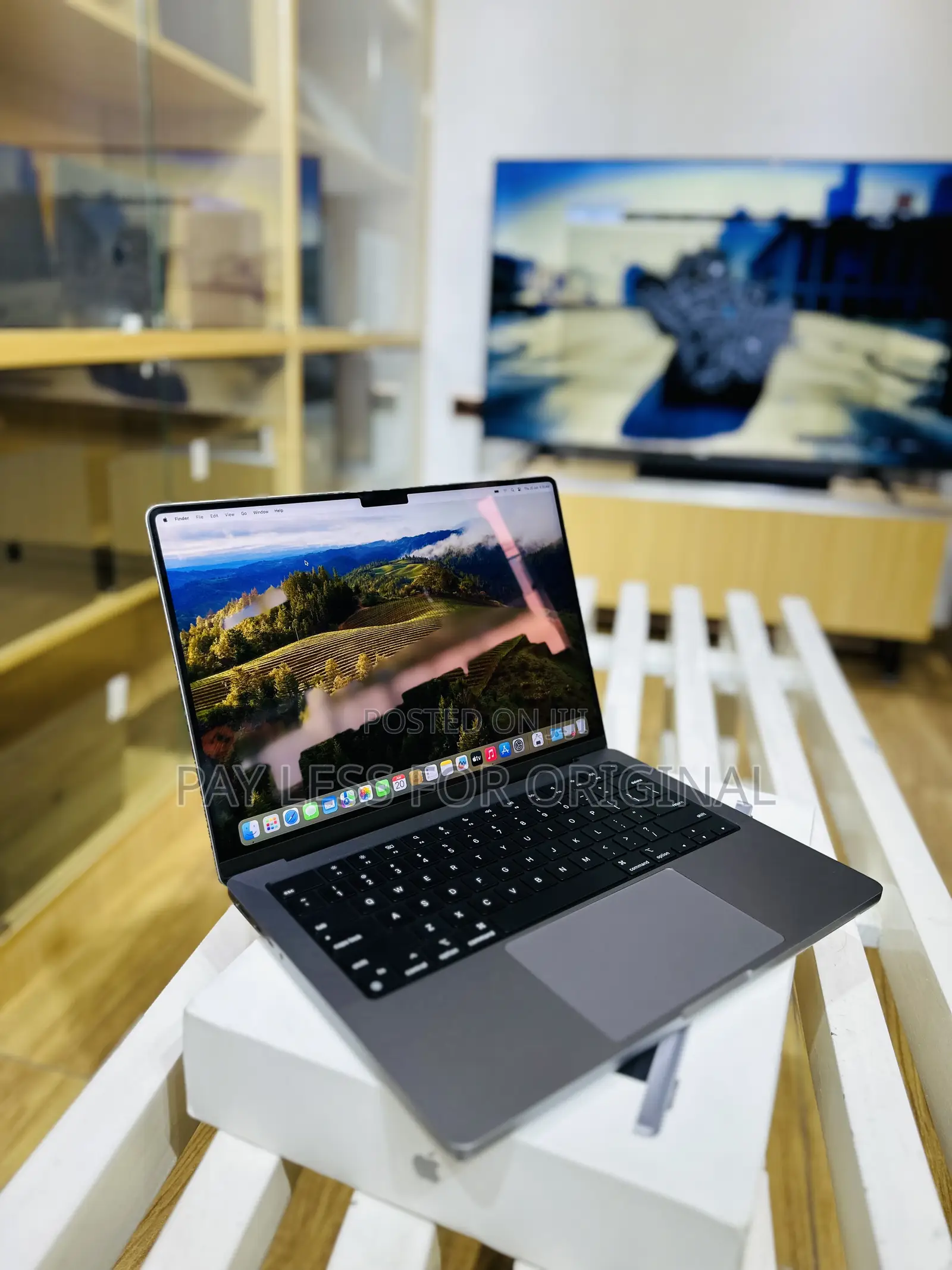 New Laptop Apple MacBook Pro 2023 M3 14-inch 8GB Apple M3 SSD 512GB