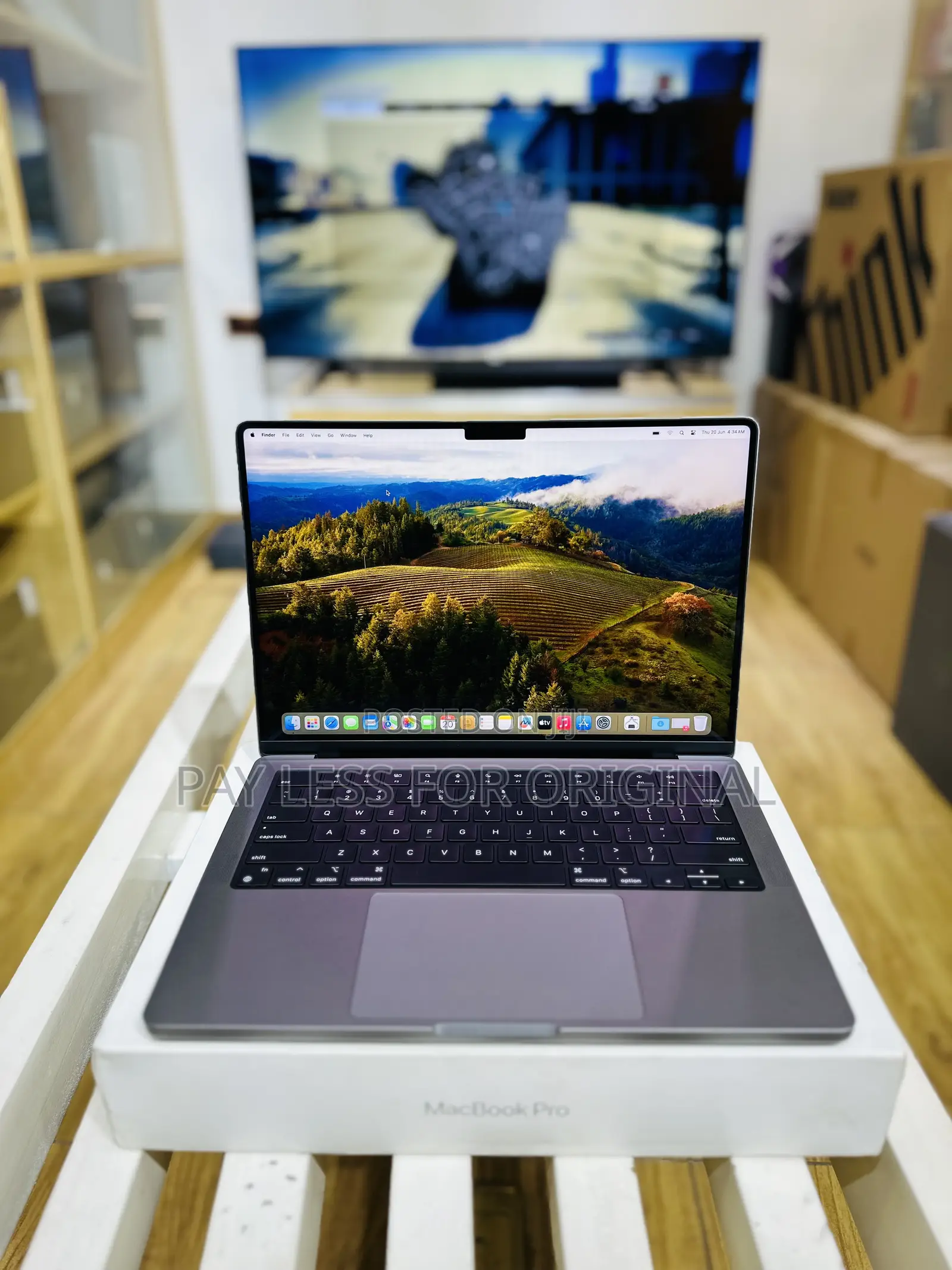 New Laptop Apple MacBook Pro 2023 M3 14-inch 8GB Apple M3 SSD 512GB