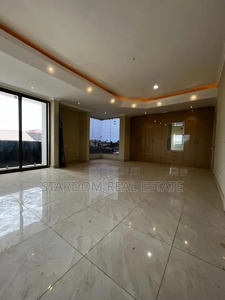 4bdrm Duplex in Spintex for sale