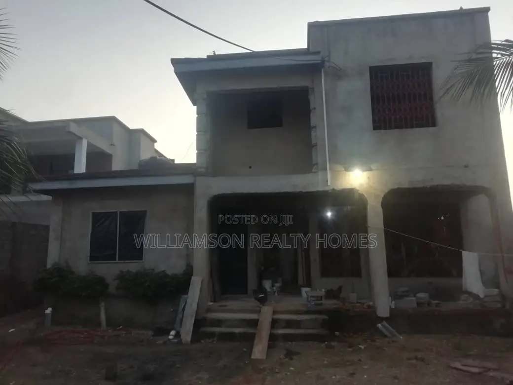 Uncompleted 4bedrooms Duplex Hse for Sale at Borteyman
