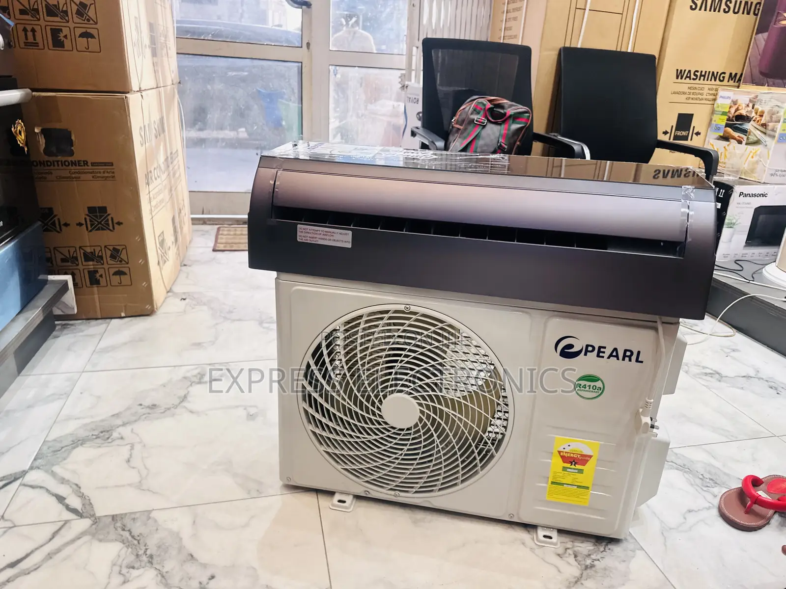 Amazing Deal on Pearl Black 1.5hp Split R410 Gas