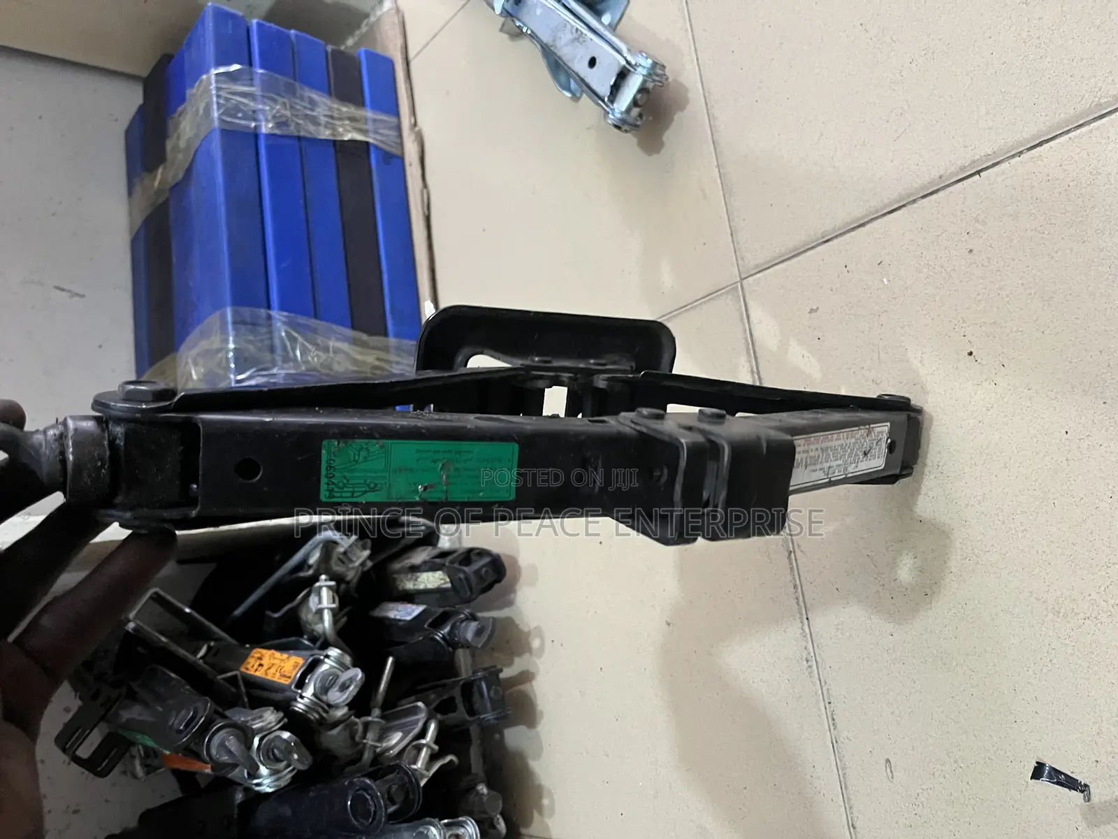 Samsung and Renault Universal Floor Jack Manual