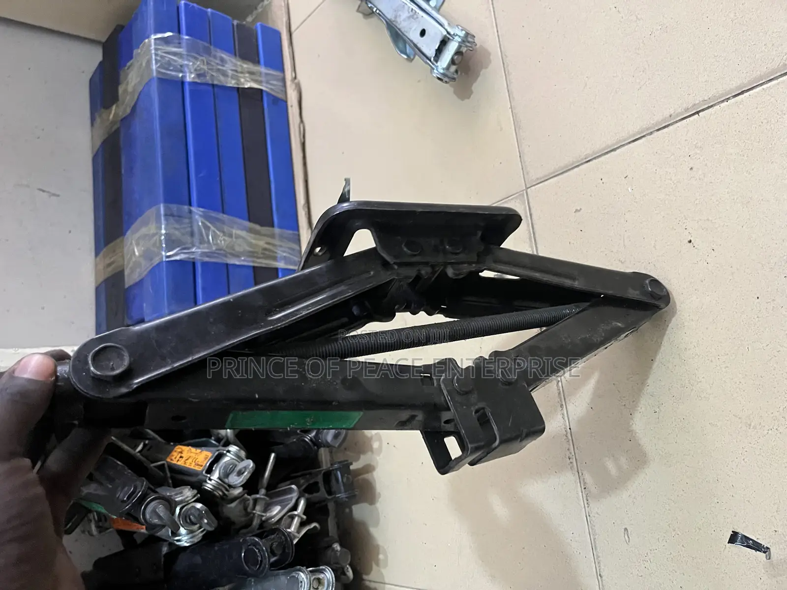 Samsung and Renault Universal Floor Jack Manual