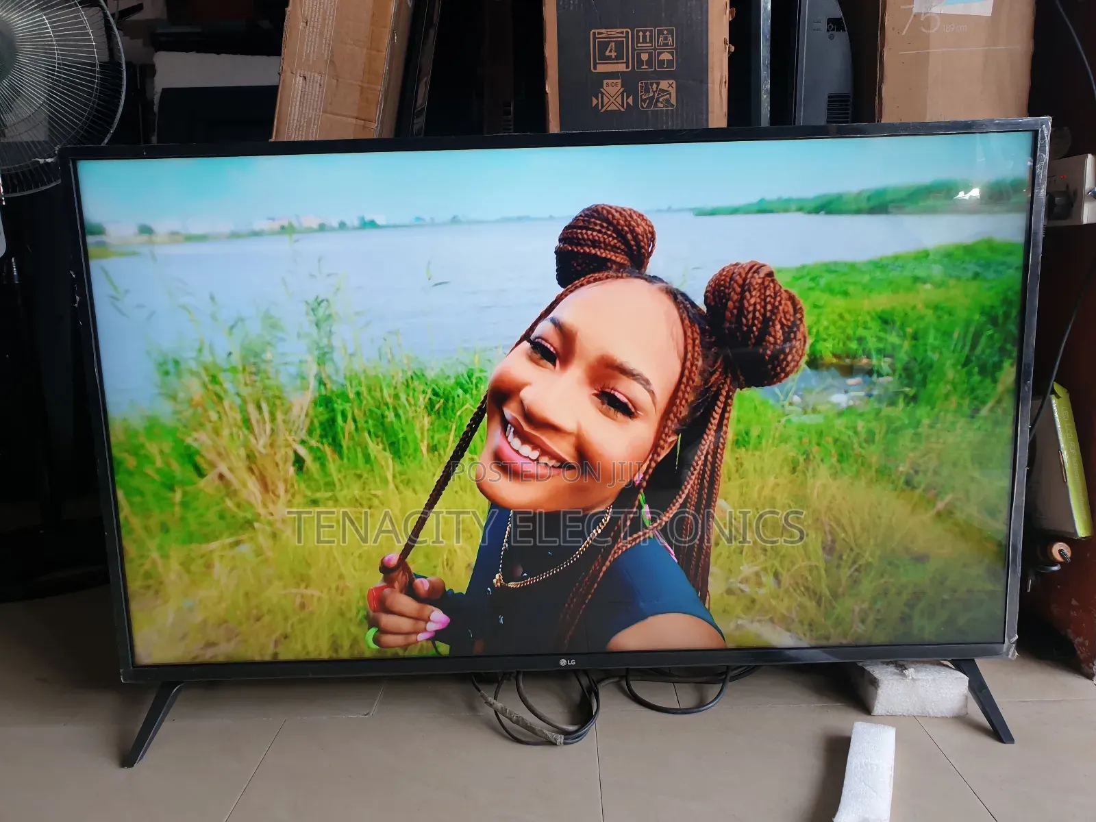 2022/50"Lg Uhd HDR Smart Satellite Tv