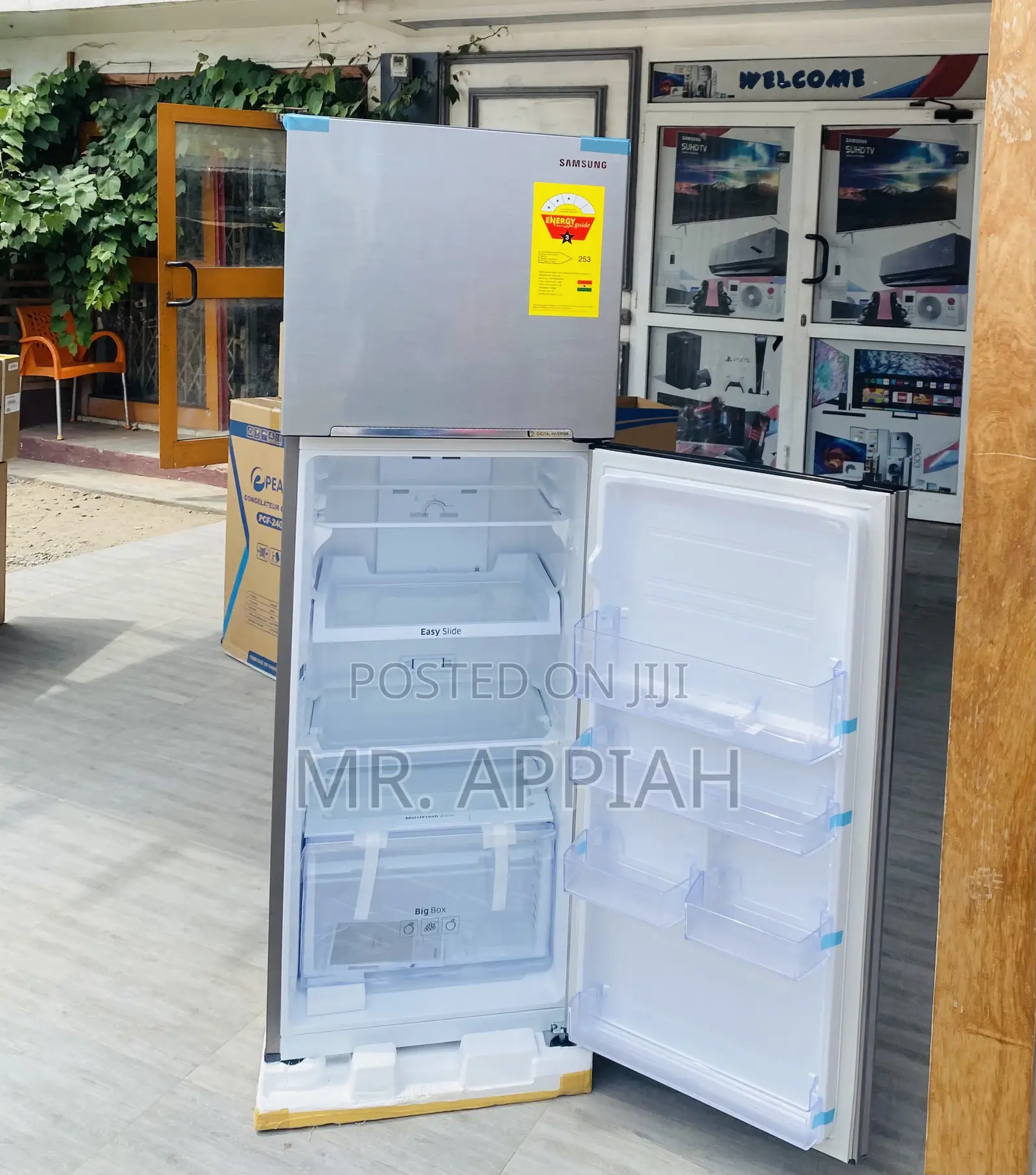 Elegant Design Samsung RT 31 Top Freezer Electric Fridge