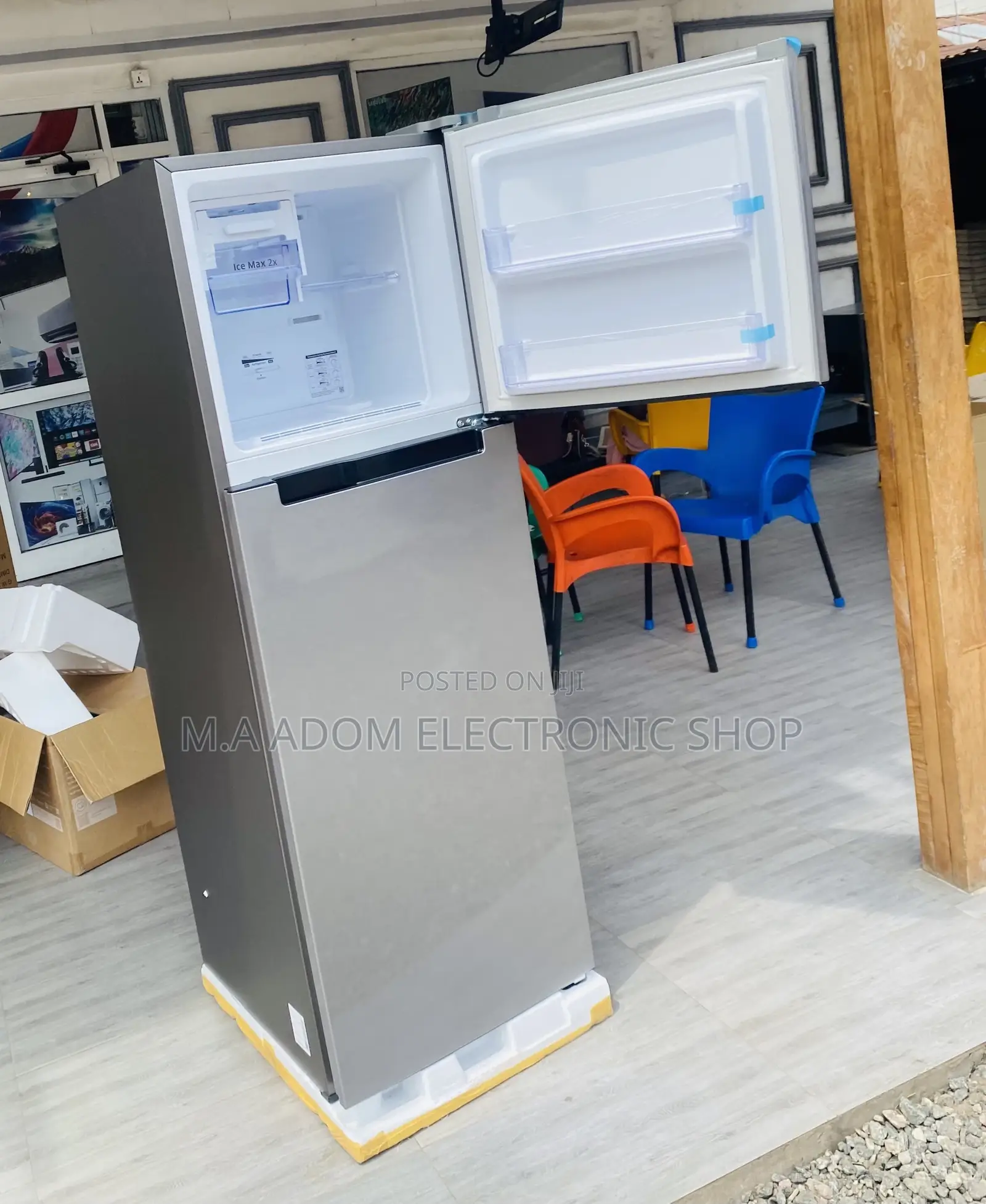 Extremely Chilling Samsung RT-31 310 Top Freezer Fridge.