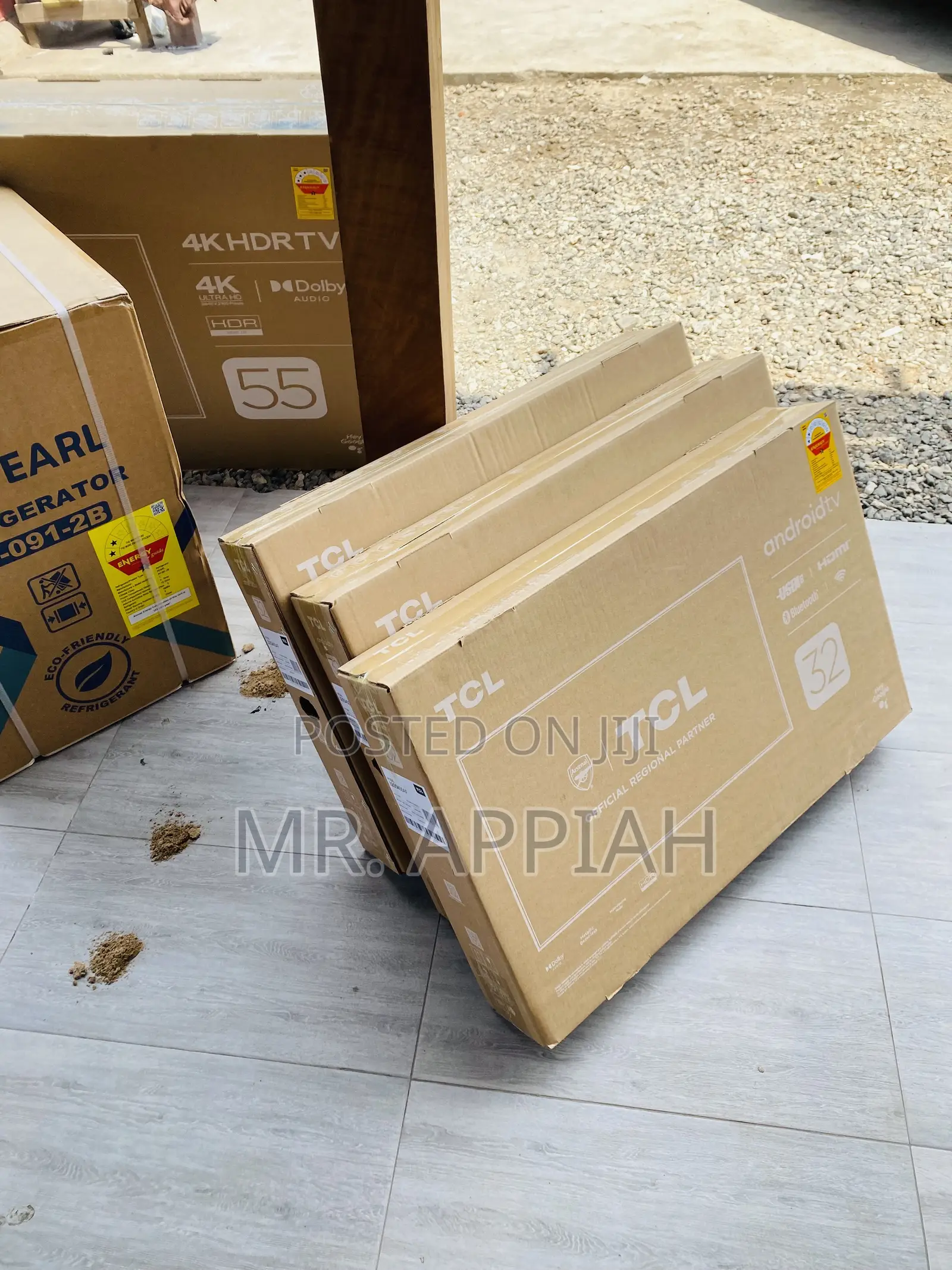 Unique TCL 32d3200 32 Inch Full HD Satellite Television.