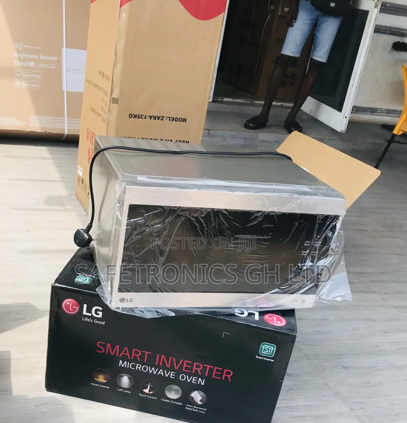 MH8265CIS 42 Liters Countertop LG Smart Invertor Microwave 