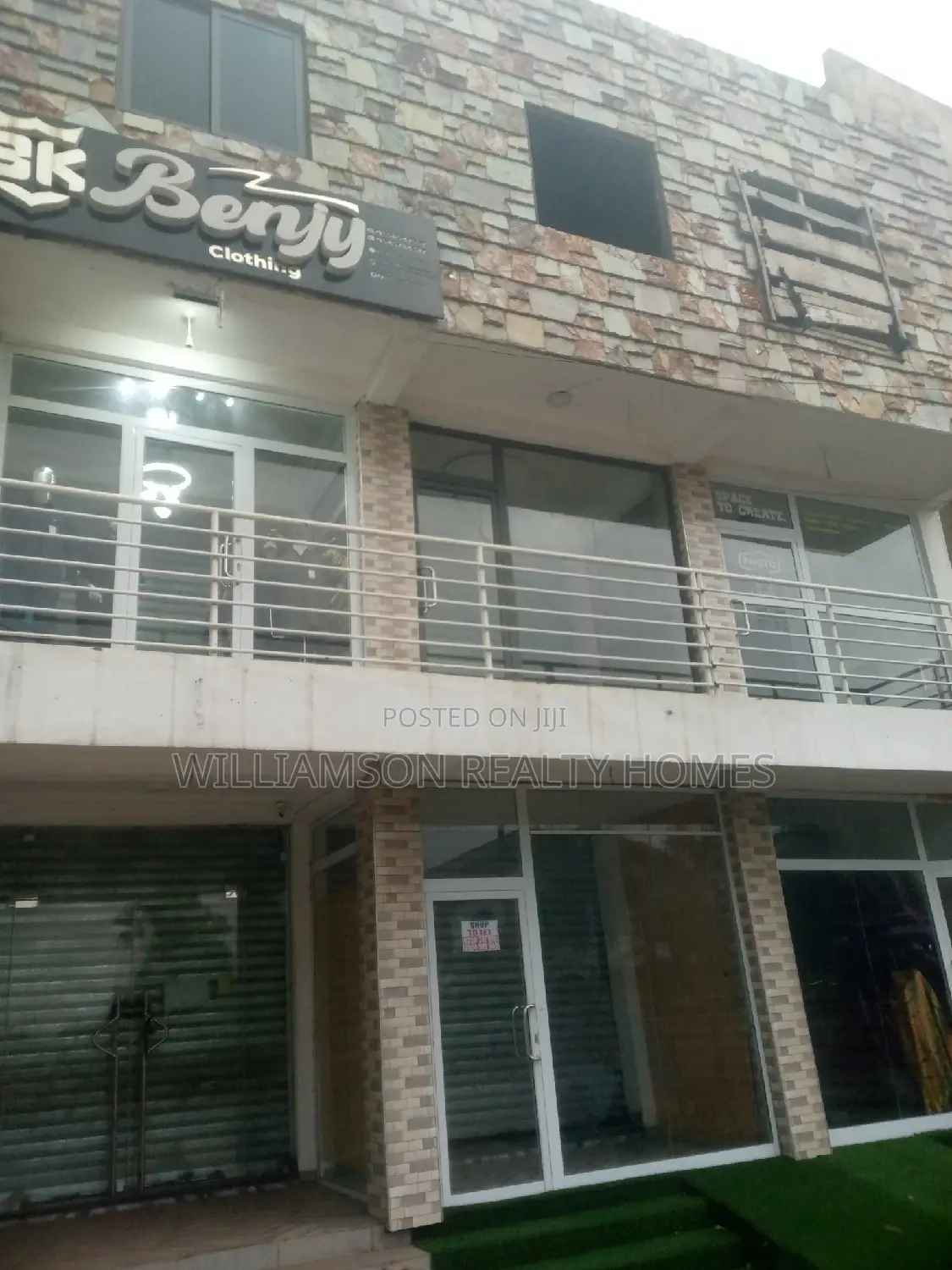 Spacious,Busy,Roadside Shop/Store/Showroom,Warehouse,Spintex
