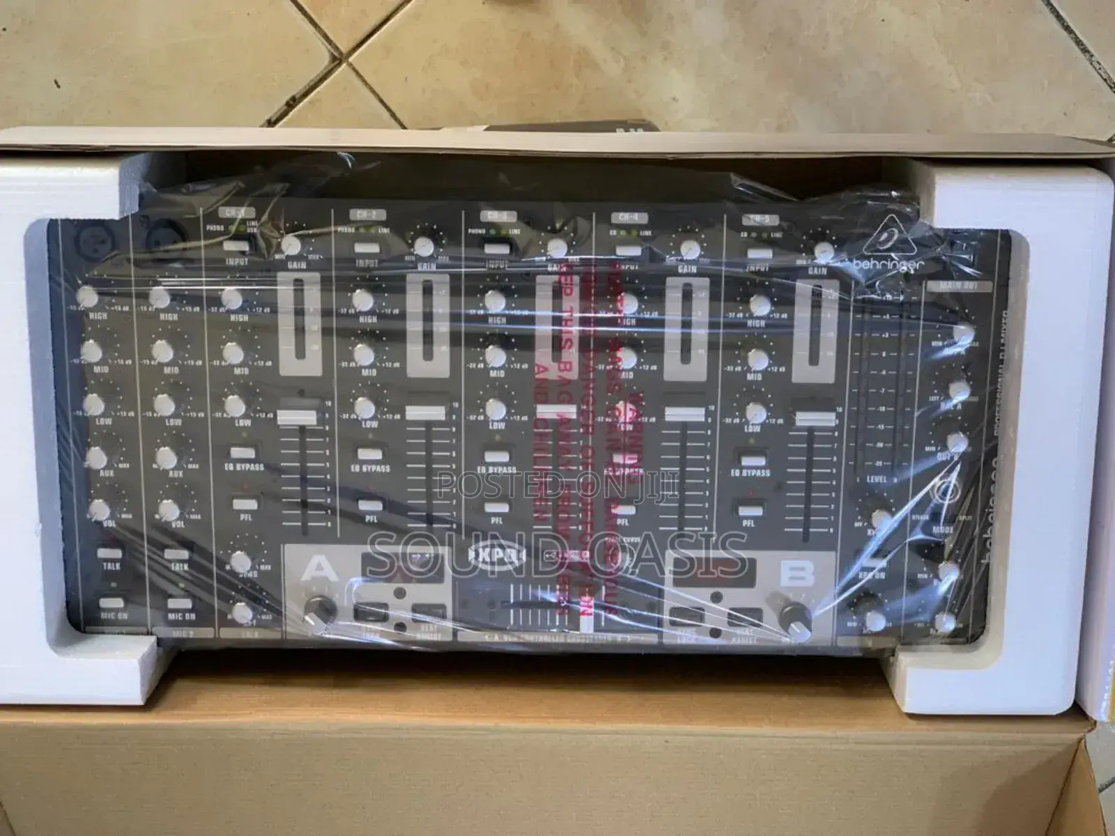 Behringer Pro Mixer VMX1000USB 5-Channel DJ Mixer