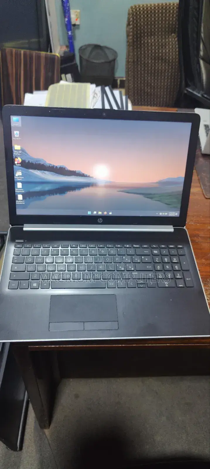 Laptop HP 15-Da2933nia 8GB Intel Core I5 HDD 1T
