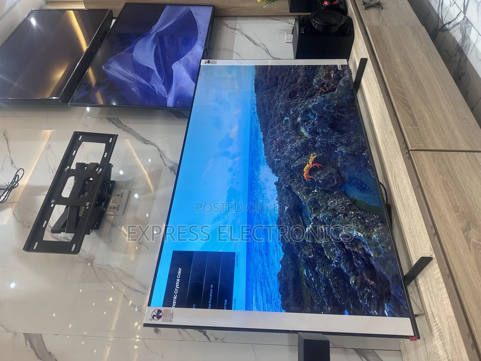 UHD Smart Samsung 85”Cu7172 High Quality