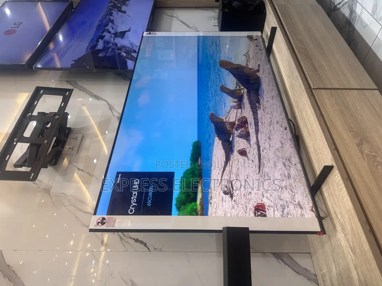 Samsung 85”Bu8000 UHD Smart