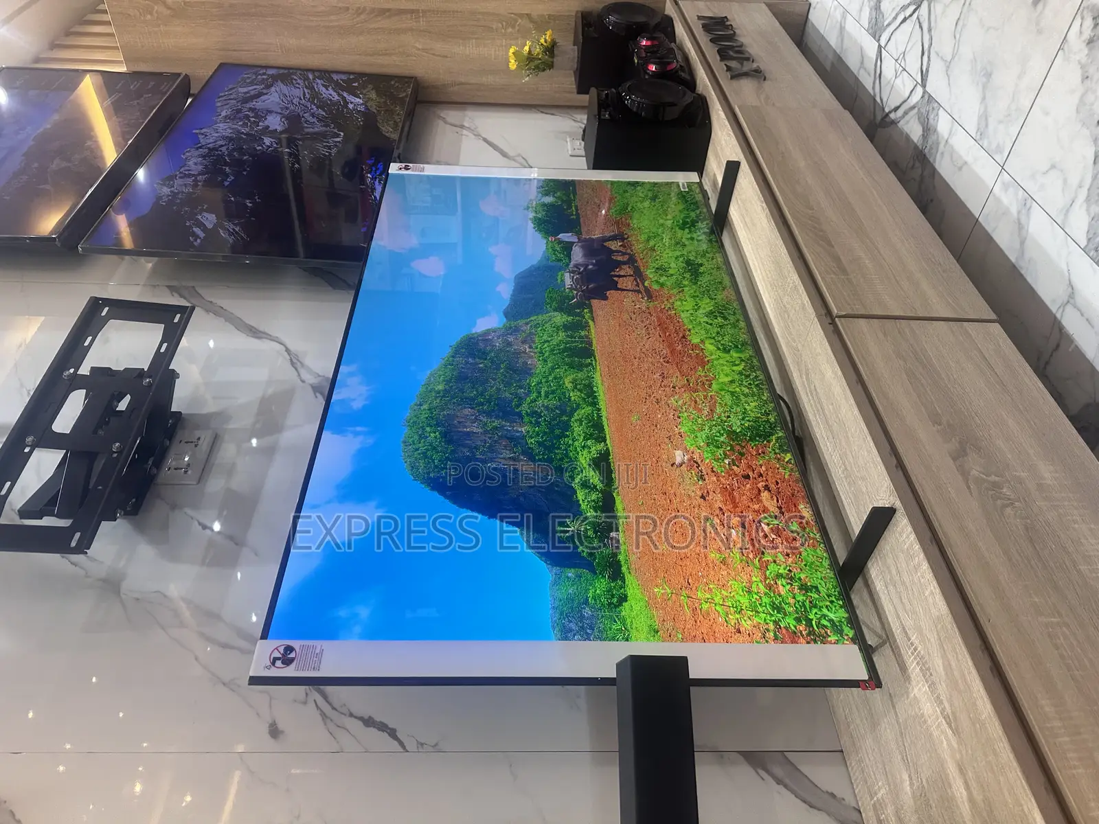 Dynamic Range Color UHD Smart Samsung 85”Bu8000