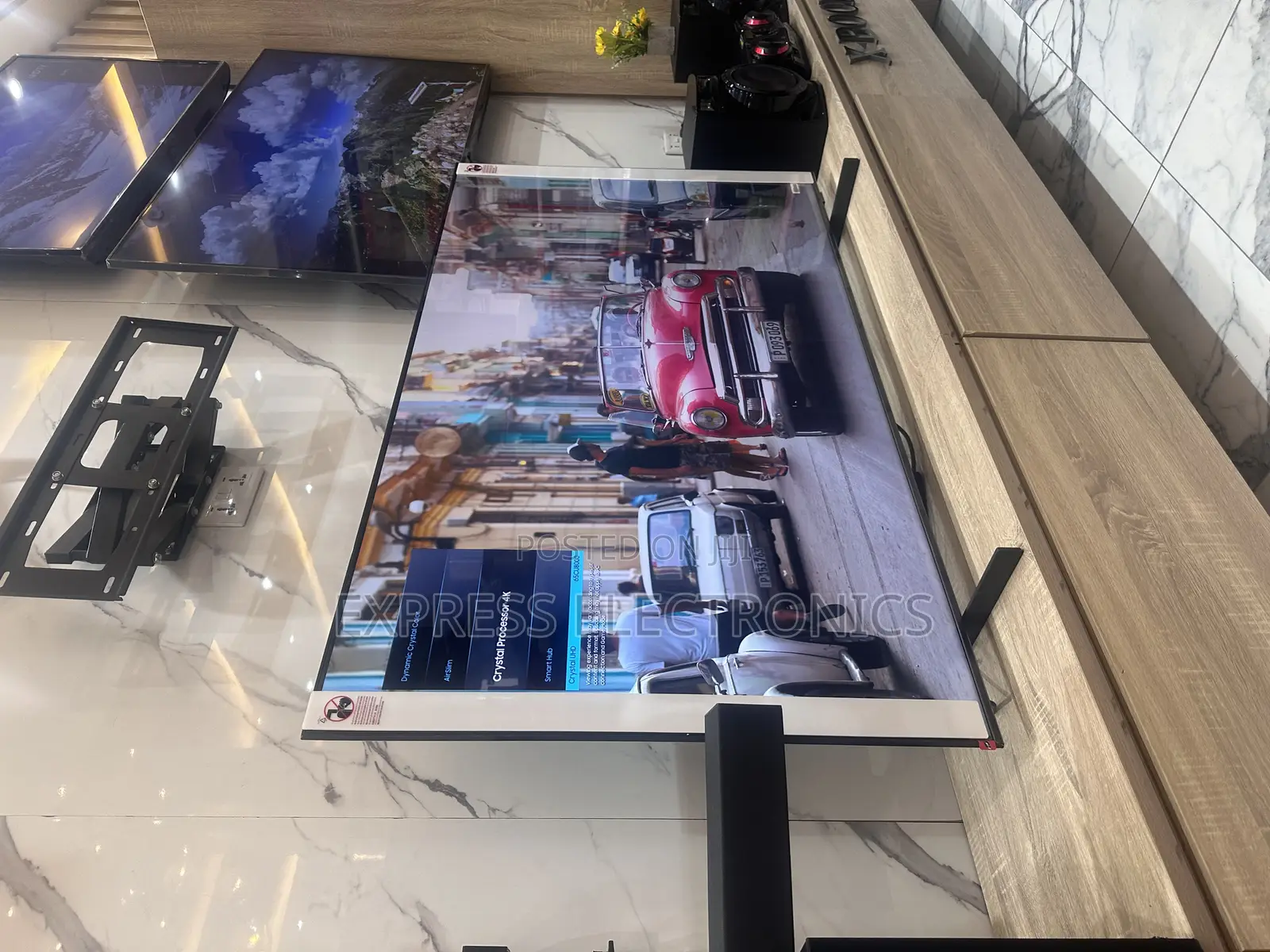 85”Cu800 UHD Smart Samsung Smart Screen Television