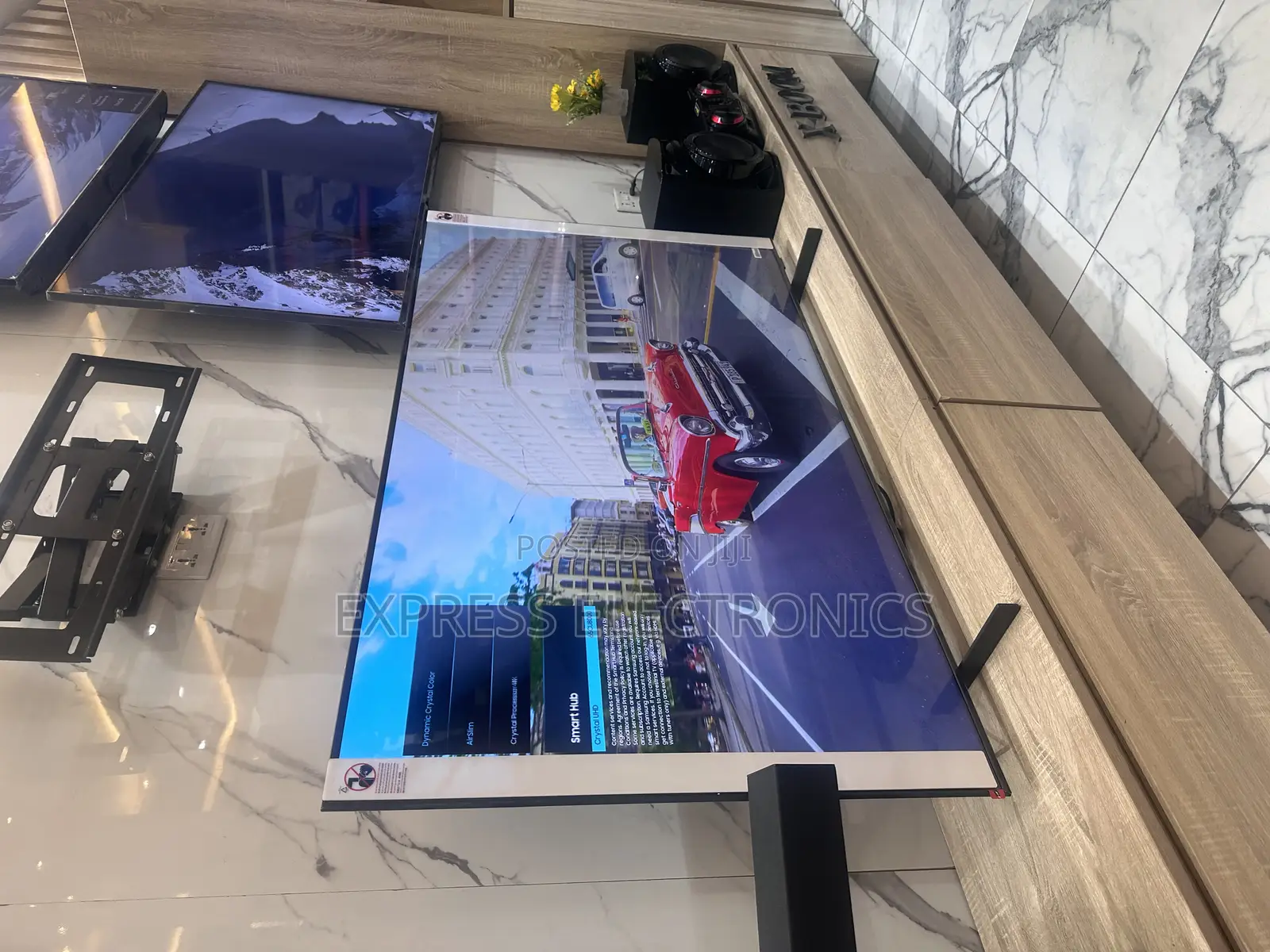 High Resolution Images Samsung 85”Cu8000 Uhd Smart