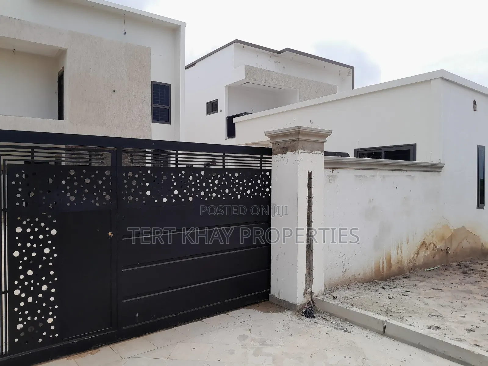 4bdrm House in Sakumono Estate for sale