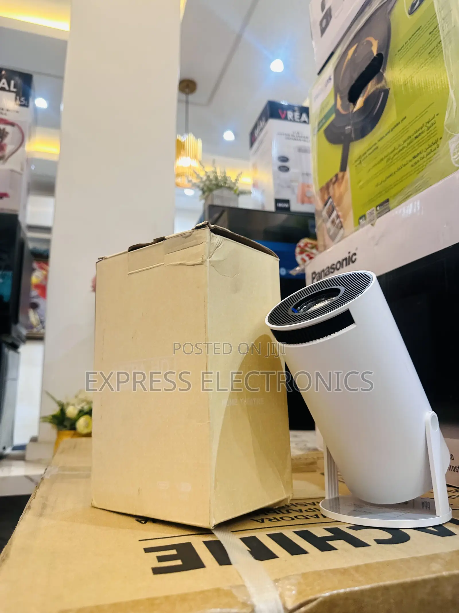Unique Sleek Design Ultra HD Led Source Projector
