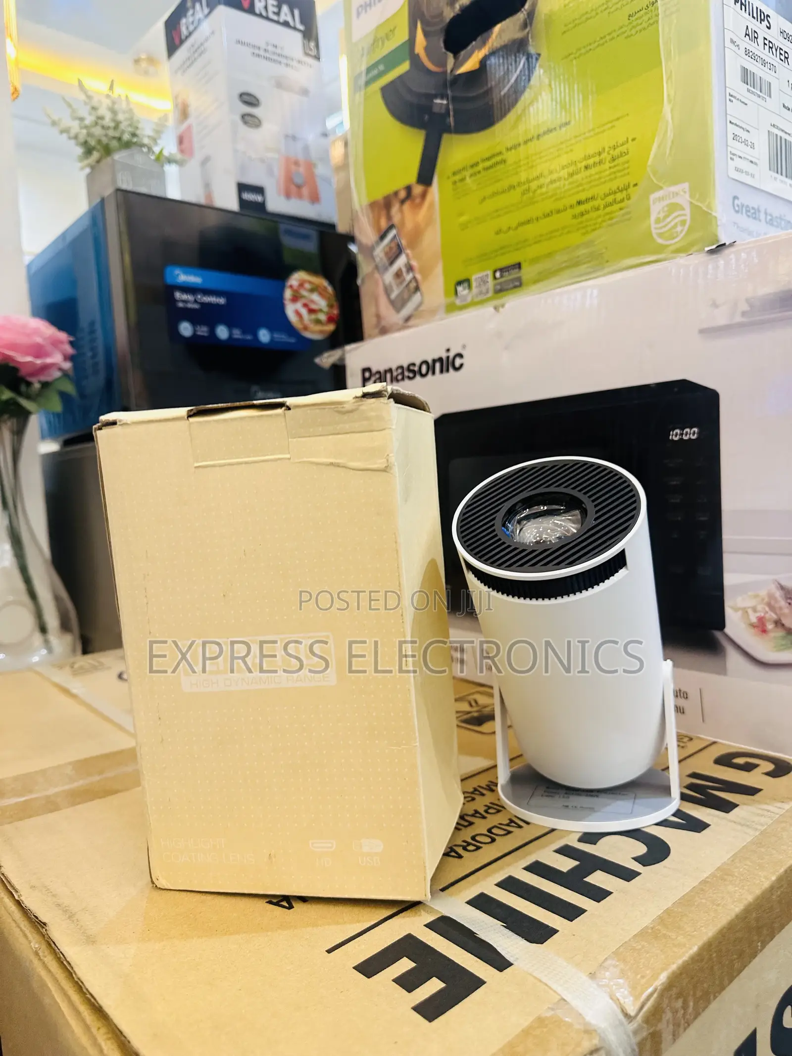 Unique Design Sleek Ultra HD Led Source Projector