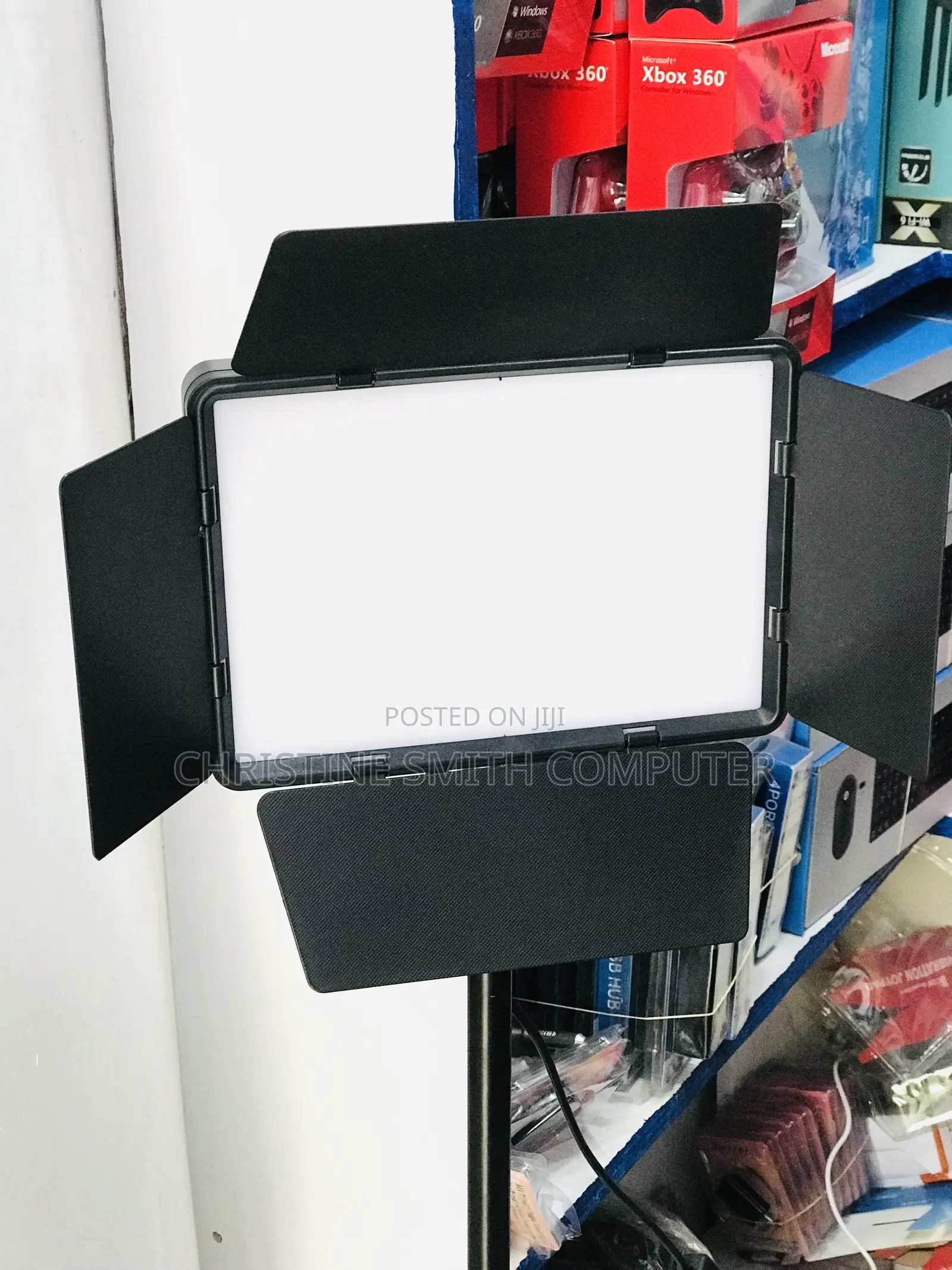 L900 Portable Camera Light With Stand
