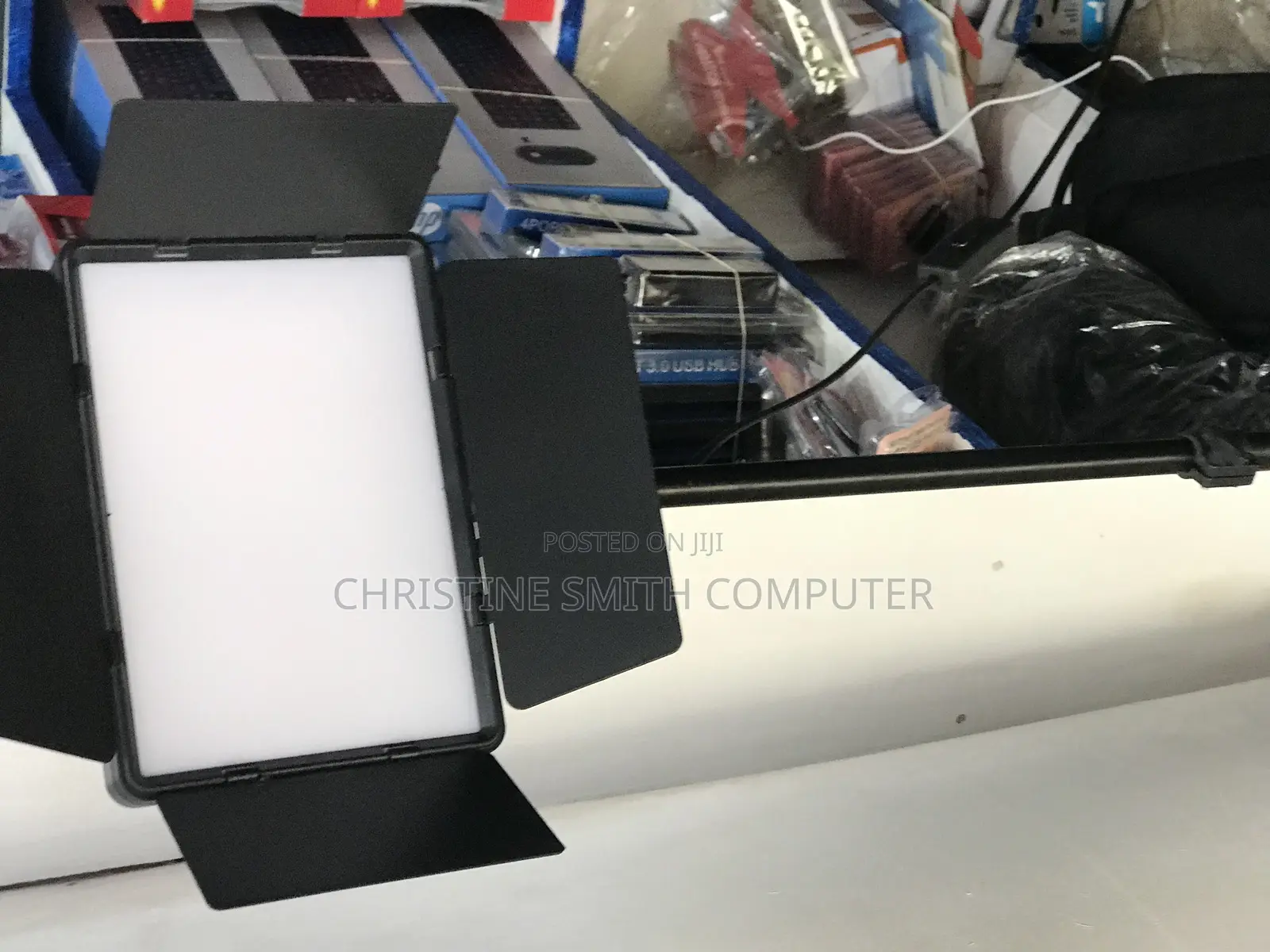 L900 Portable Camera Light With Stand