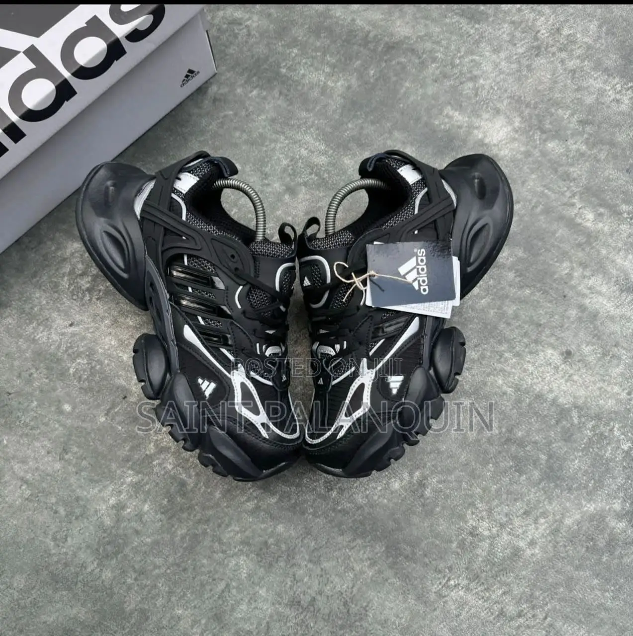 Adidas Sneakers