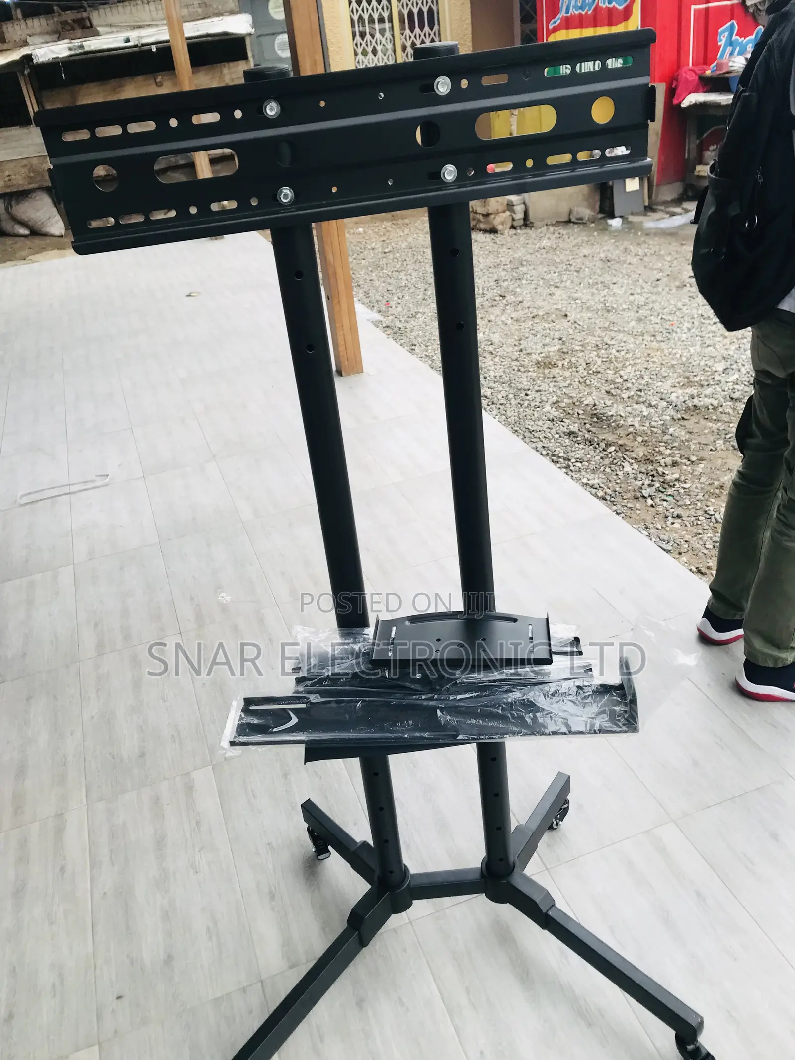 Highly Hard TV Stand With Wheels Height Adjustable 32-65"