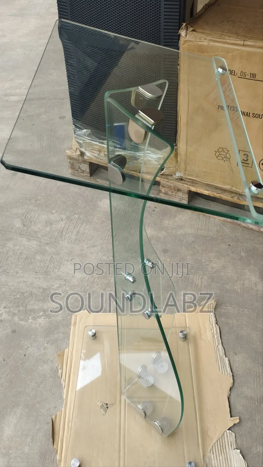 Sleek Pulpit (Glass)